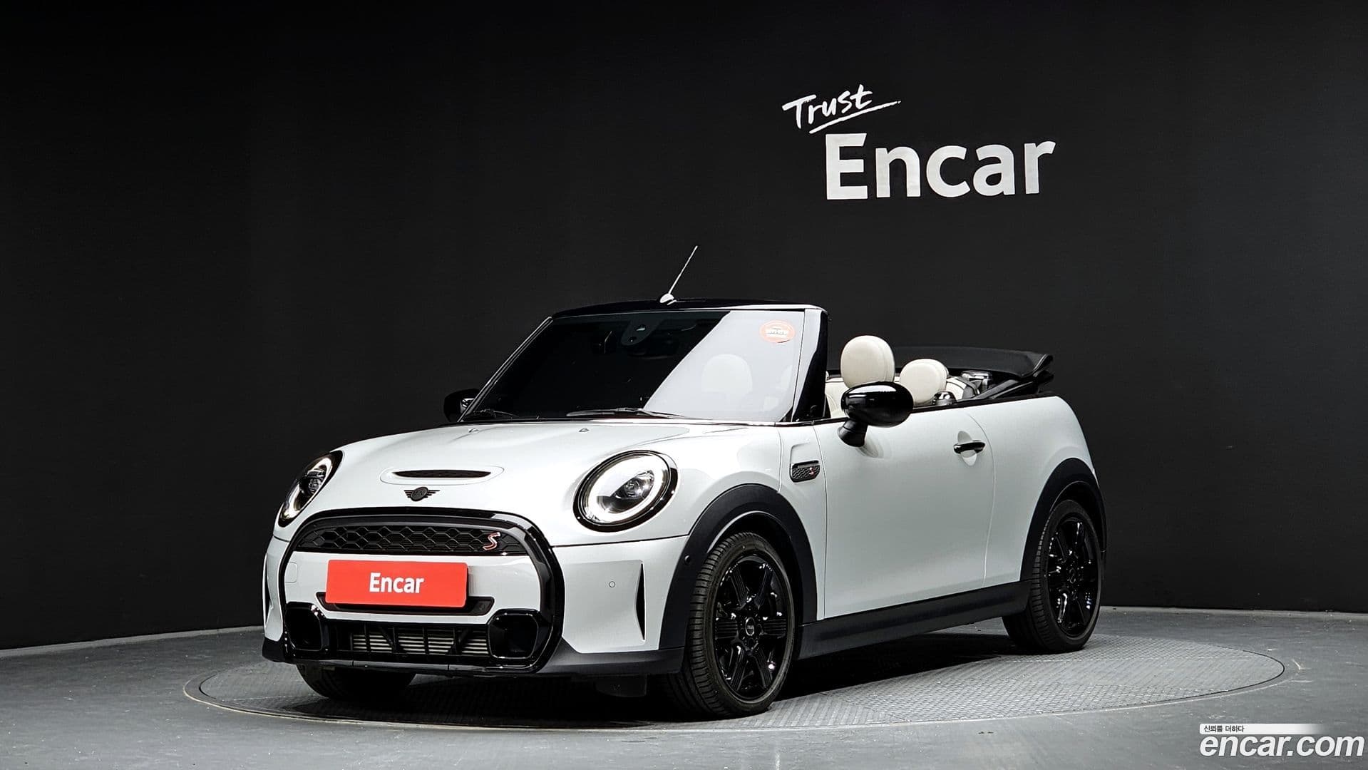 Main__Slider__Photo:Cooper Convertible Mini 2022.10-0