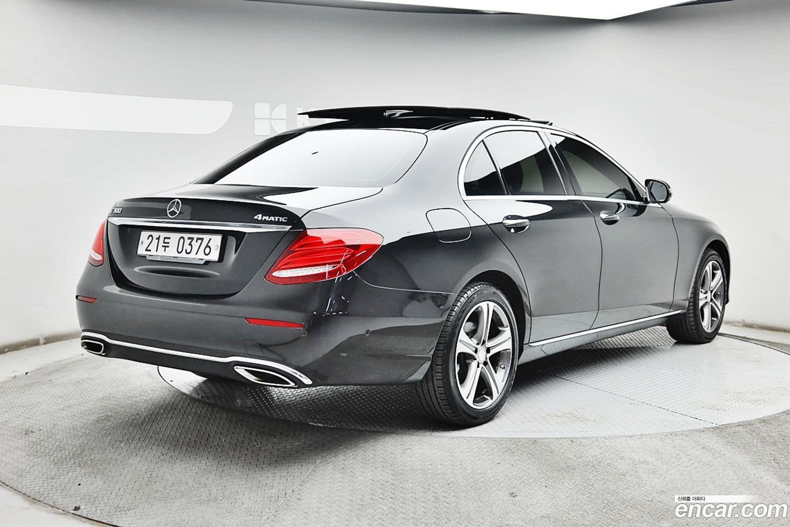 Main__Slider__Photo:E-Class Mercedes-Benz 2016.9-0