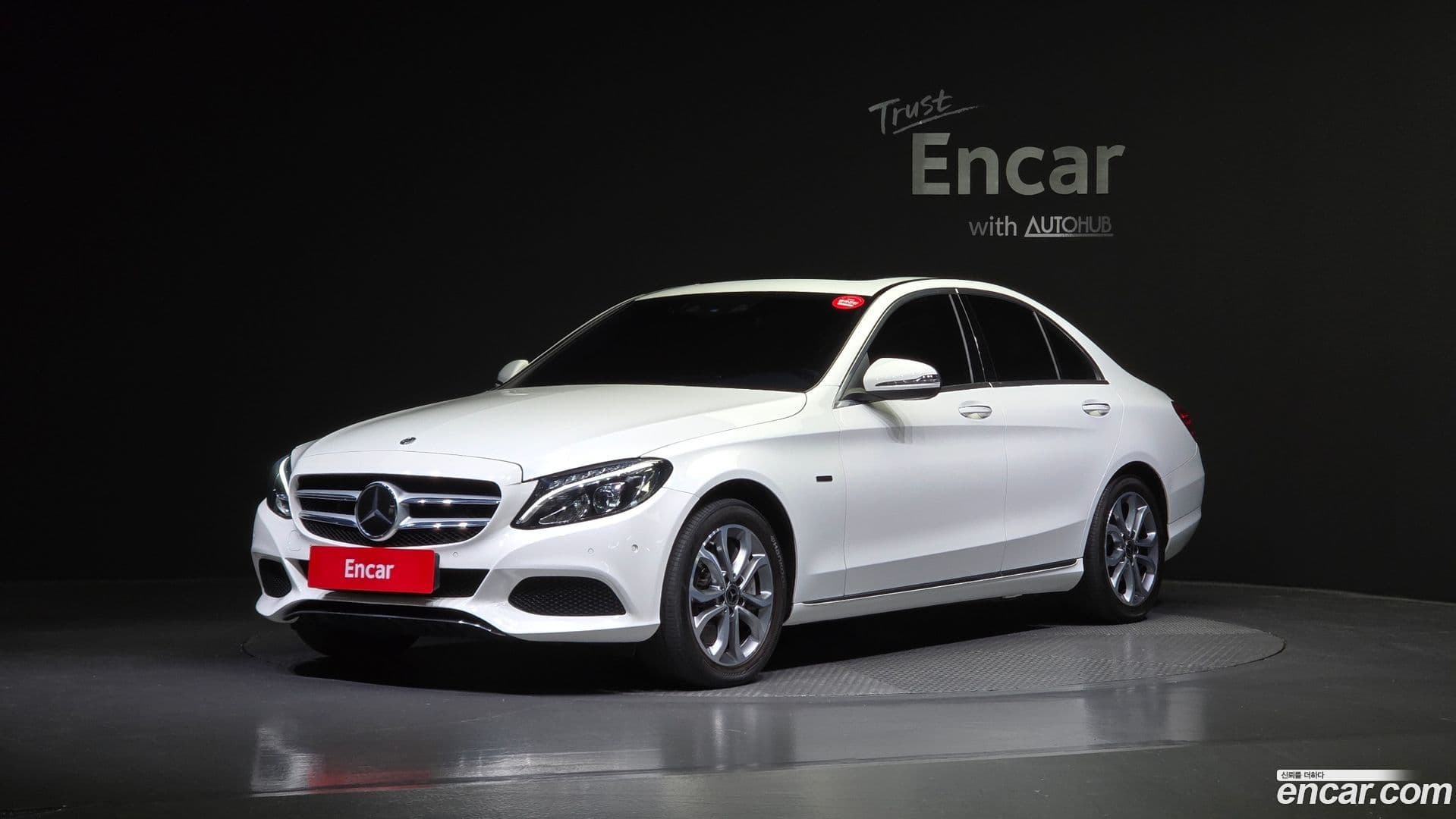 Main__Slider__Photo:C-Class Mercedes-Benz 2018.11-0