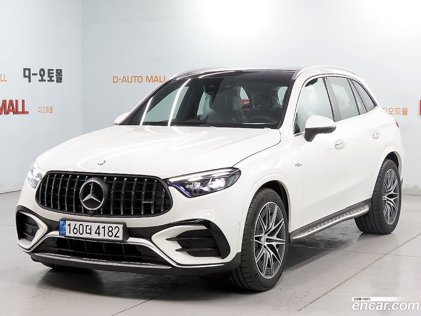 Main__Slider__Photo:GLC-Class Mercedes-Benz 2025.6-0
