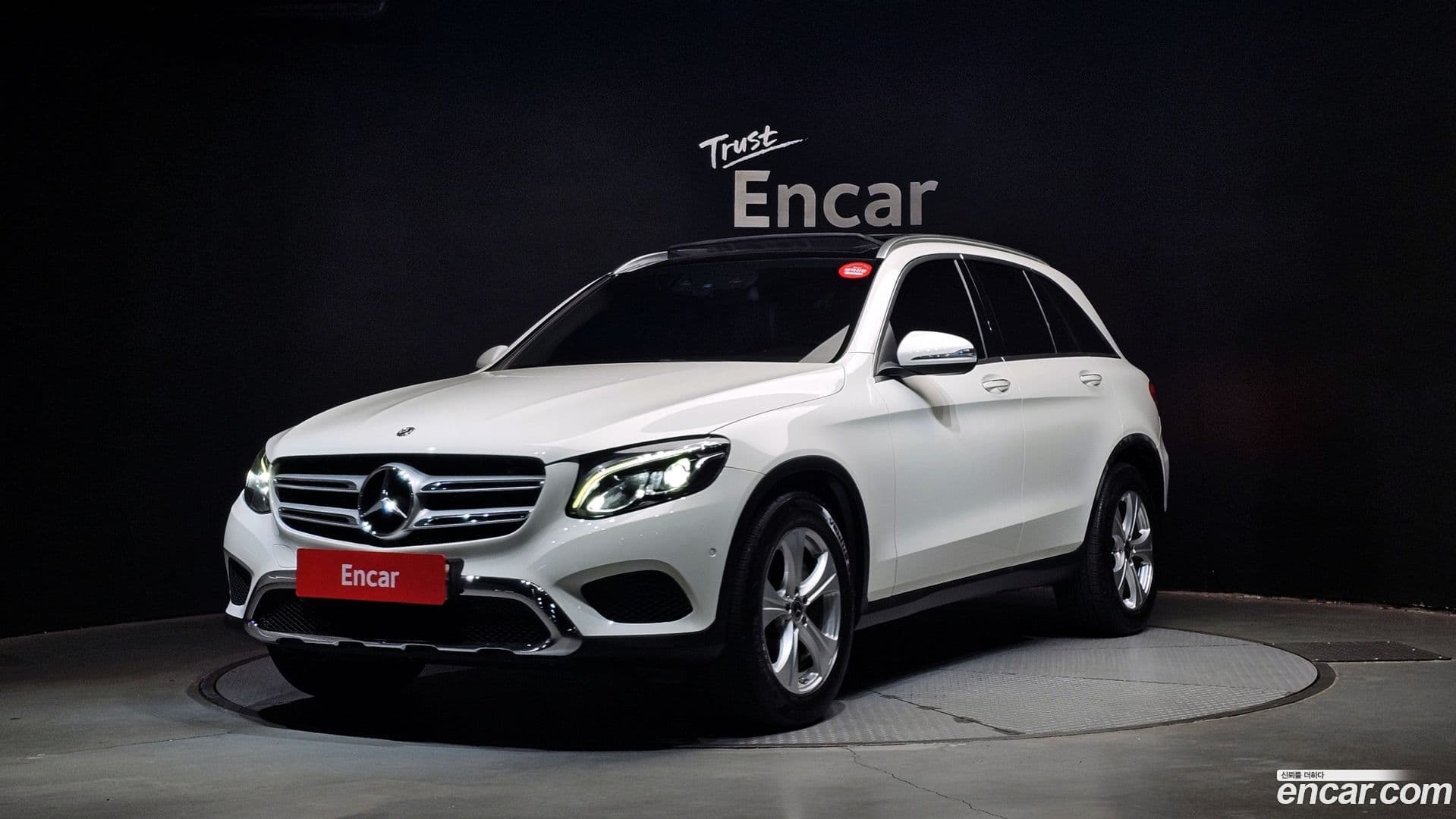Main__Slider__Photo:GLC-Class Mercedes-Benz 2018.4-0