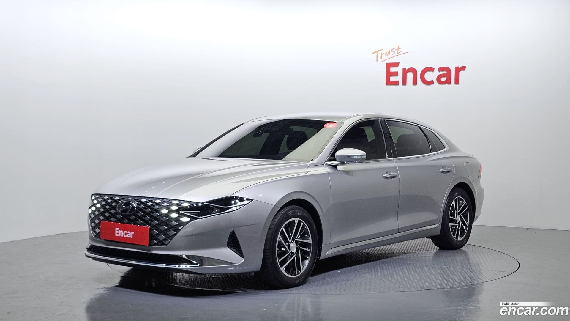 Main__Slider__Photo:Grandeur Hyundai 2020.8-0
