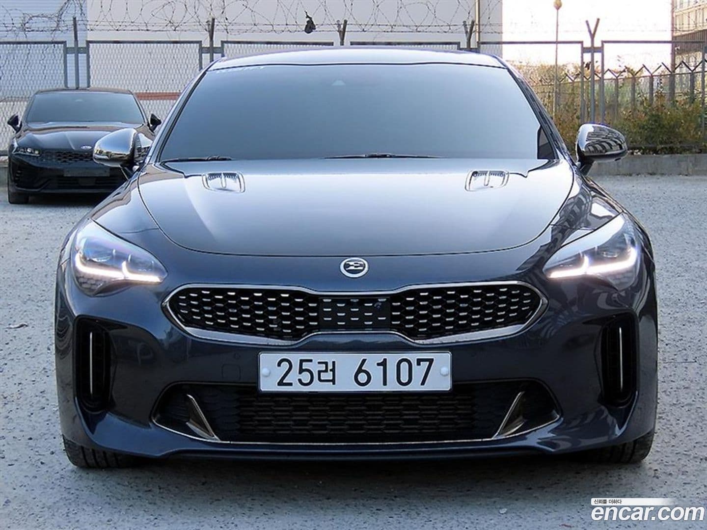 Main__Slider__Photo:Stinger Kia 2018.11-0