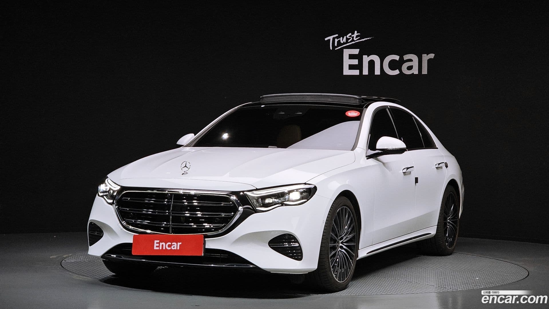 Main__Slider__Photo:E-Class Mercedes-Benz 2024.9-0