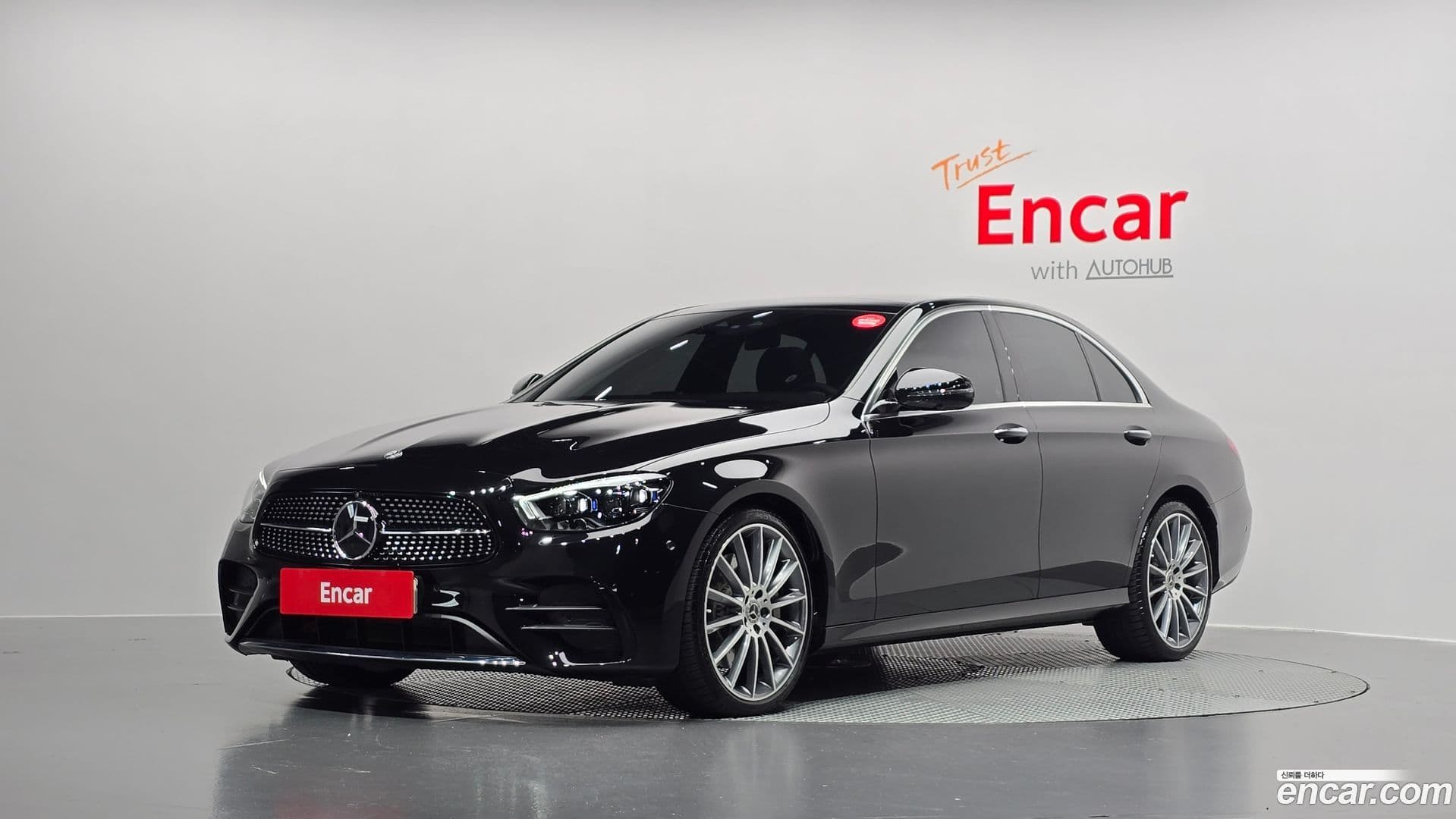 Main__Slider__Photo:E-Class Mercedes-Benz 2022.8-0