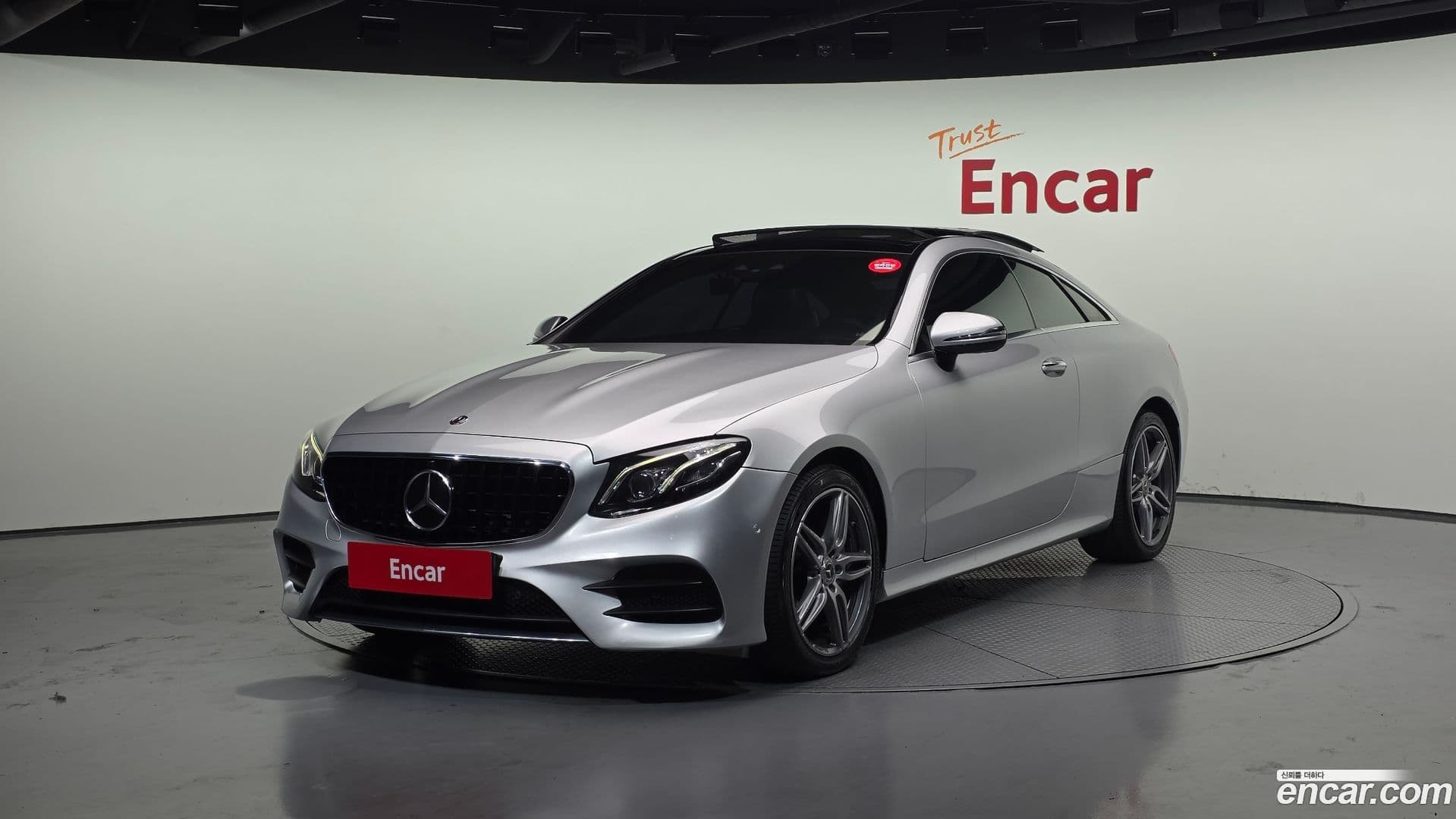 Main__Slider__Photo:E-Class Mercedes-Benz 2017.8-0