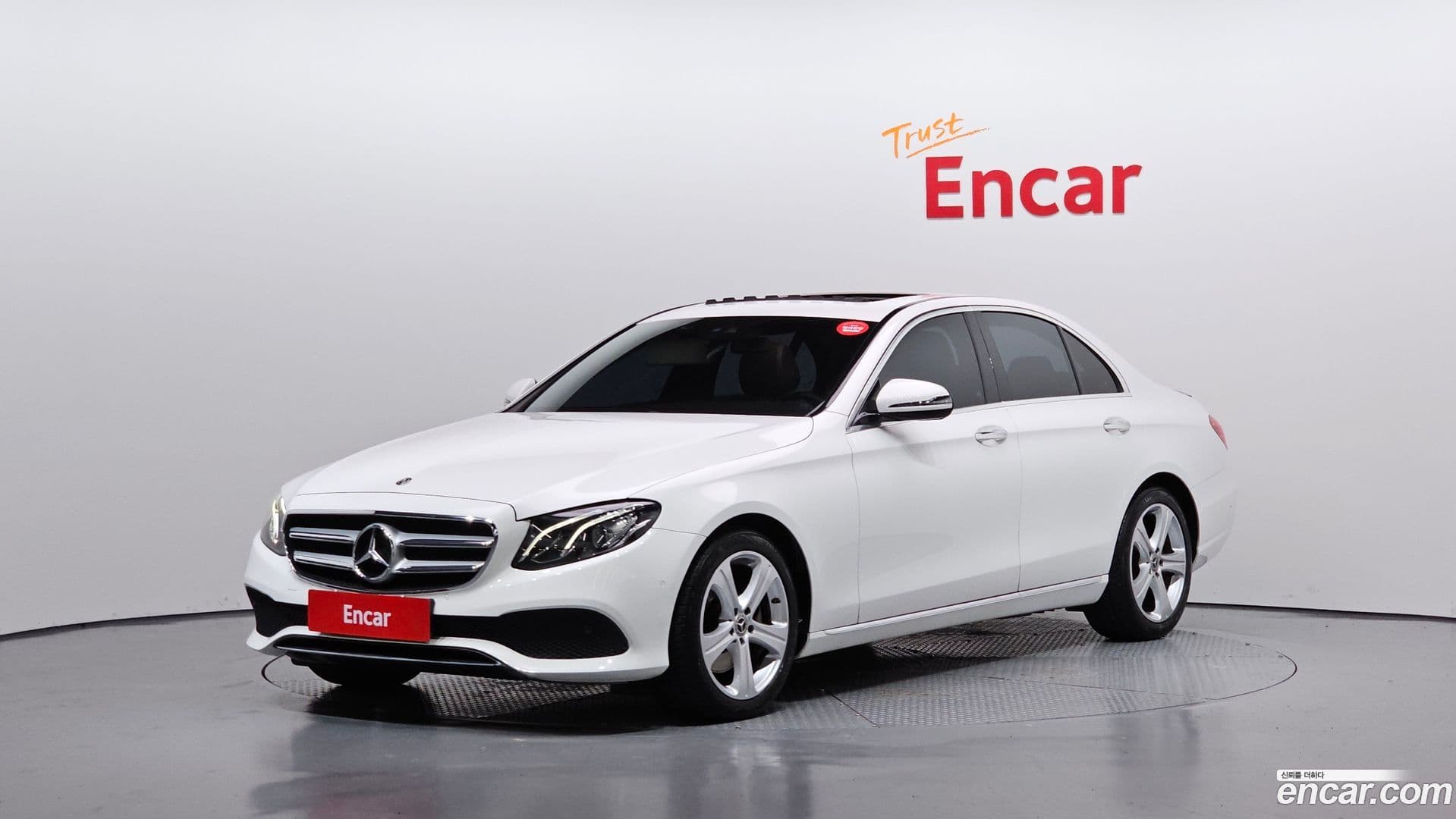 Main__Slider__Photo:E-Class Mercedes-Benz 2017.8-0