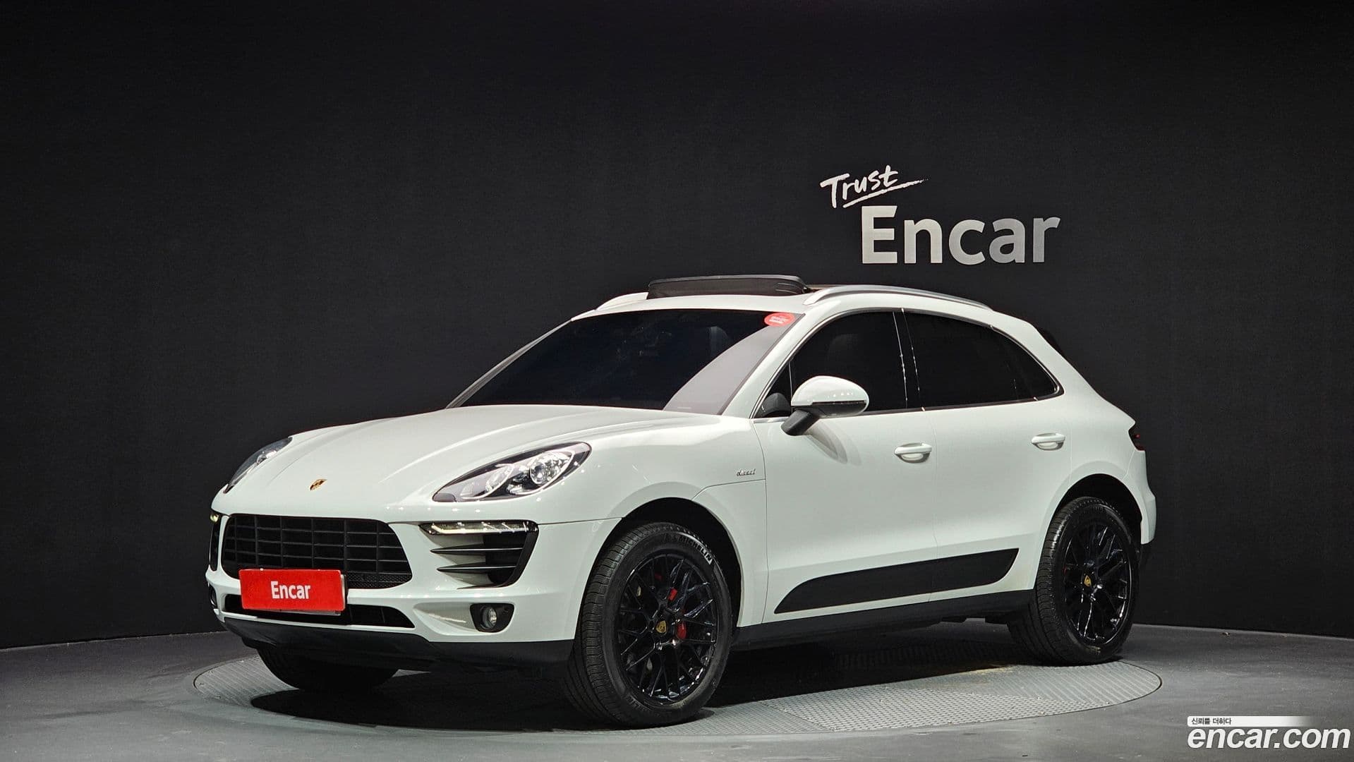 Main__Slider__Photo:Macan Porsche 2015.6-0
