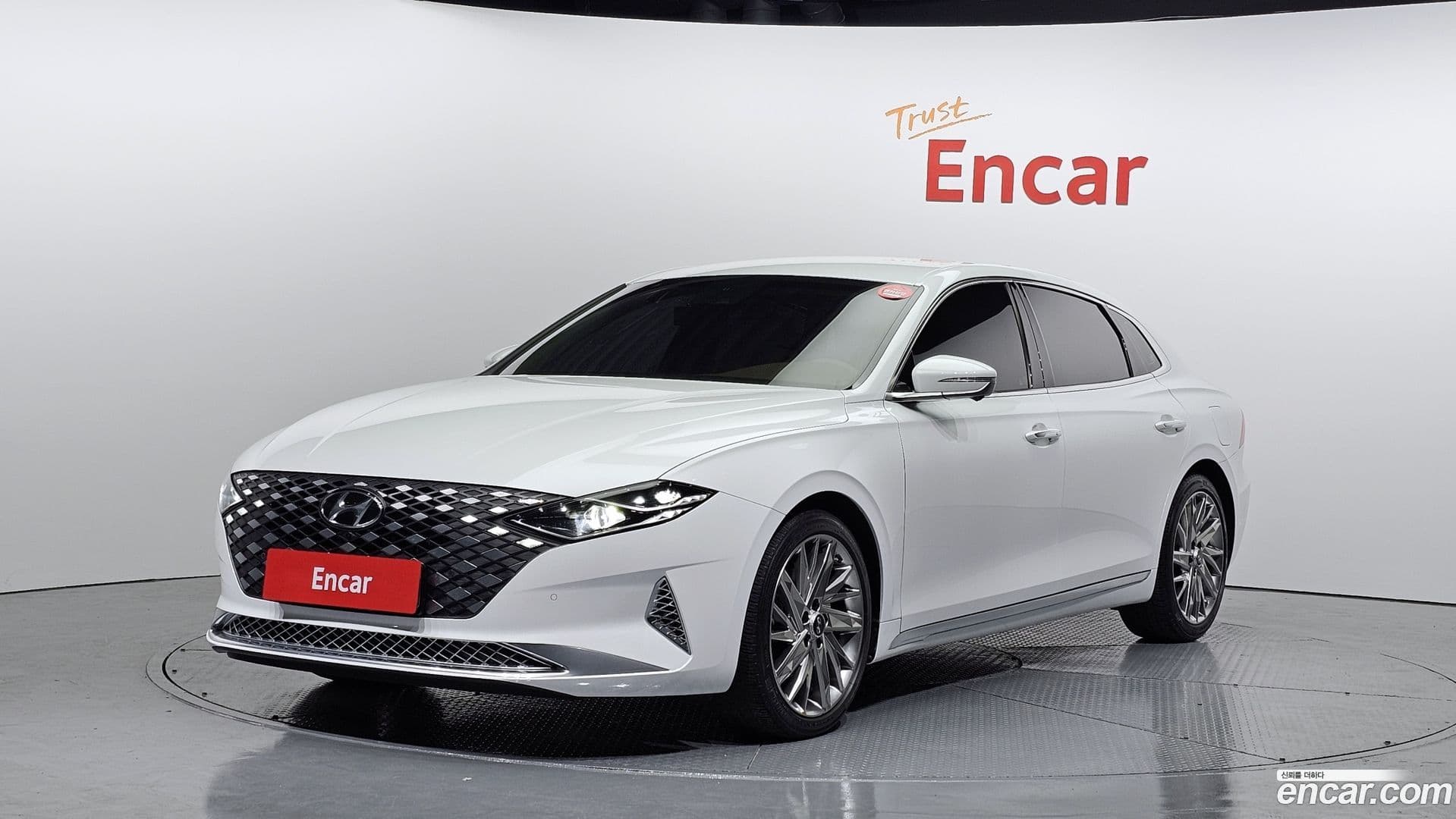 Main__Slider__Photo:Grandeur Hyundai 2021.4-0
