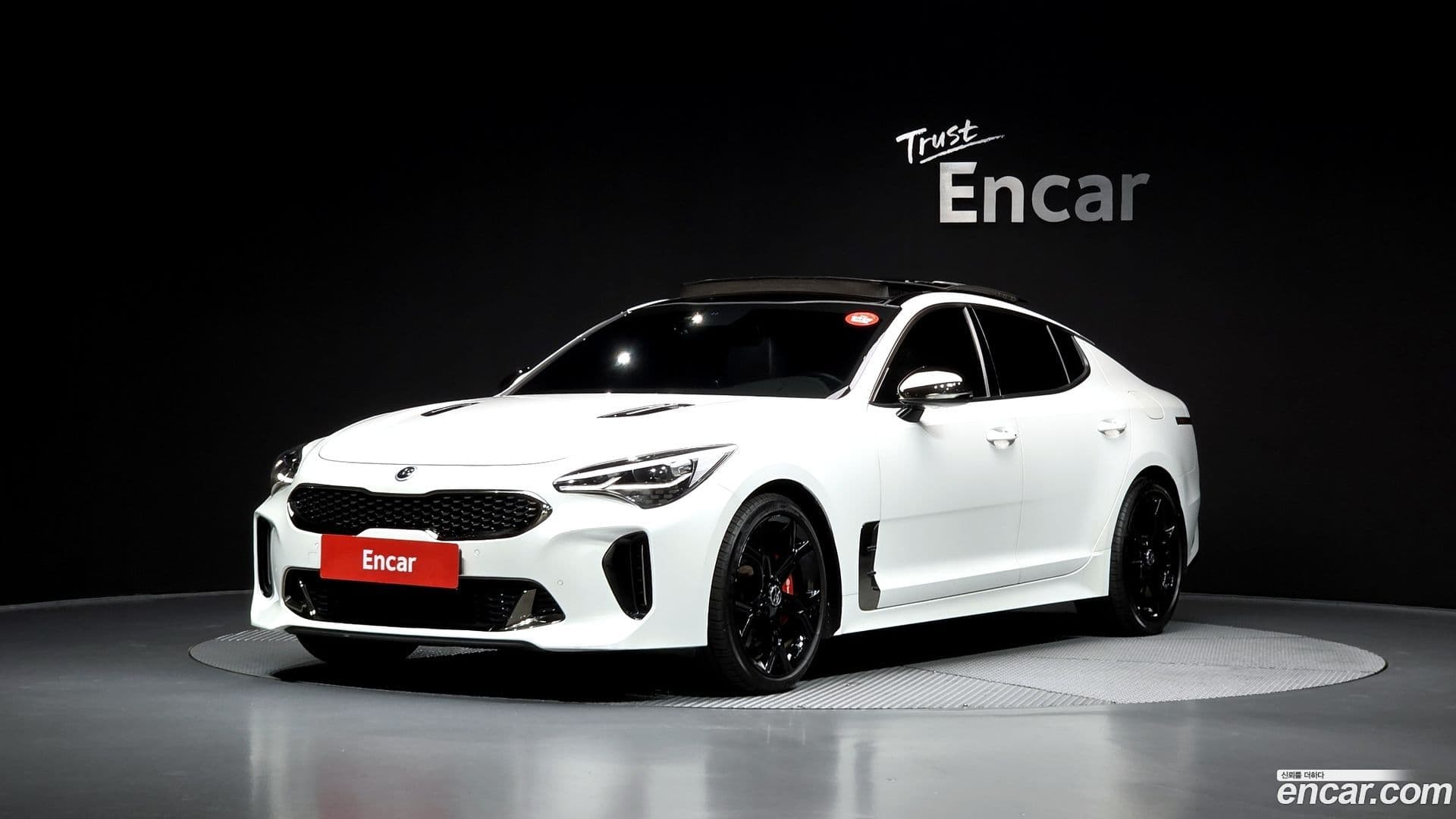 Main__Slider__Photo:Stinger Kia 2019.1-0