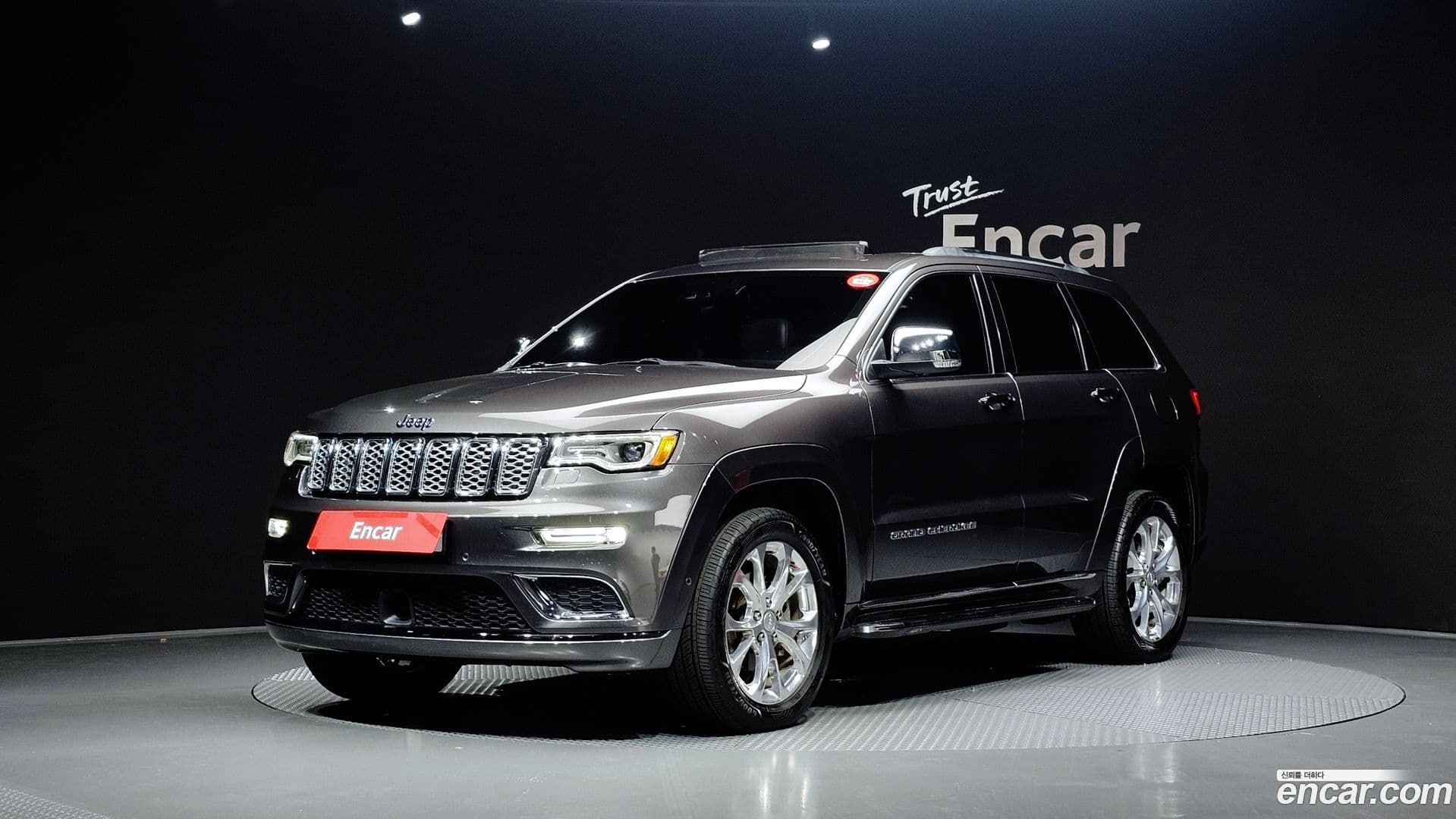 Main__Slider__Photo:Cherokee Jeep 2019.11-0