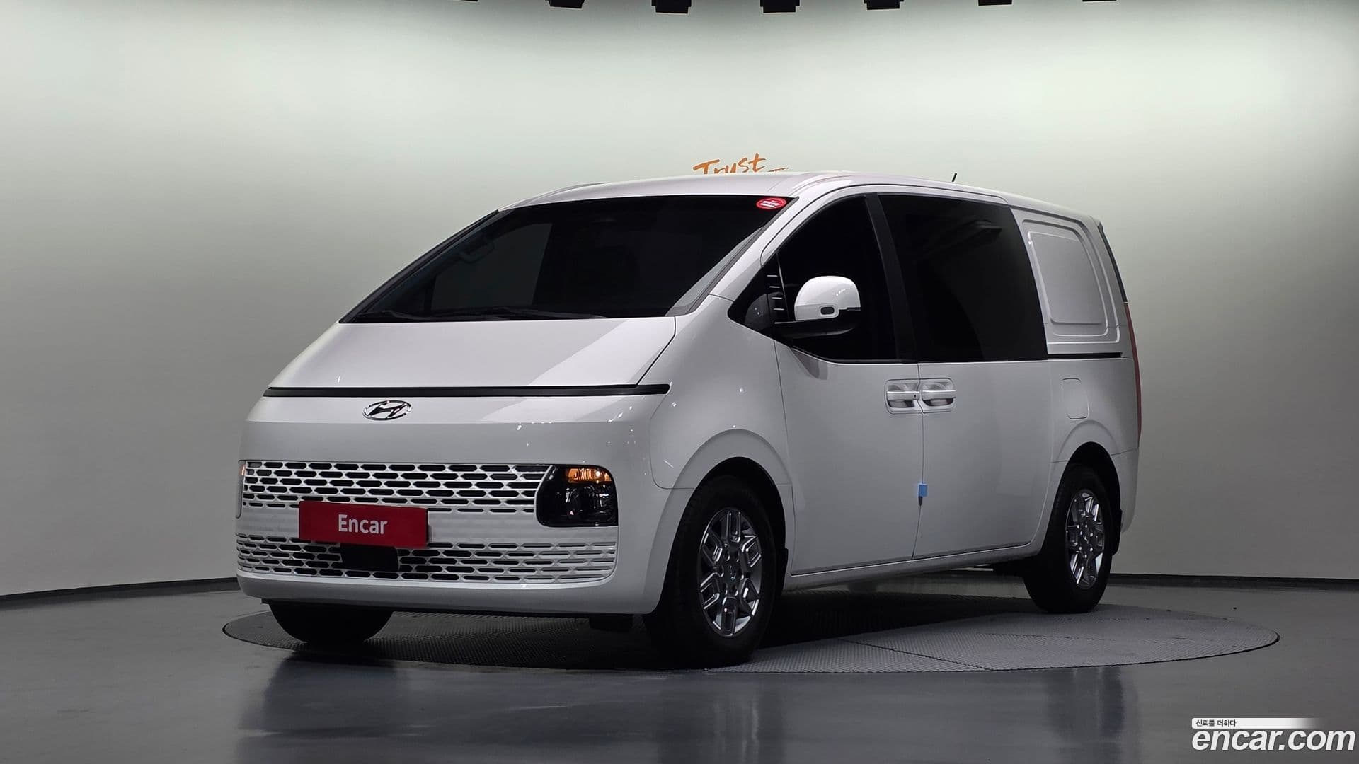 Main__Slider__Photo:Staria Hyundai 2021.11-0