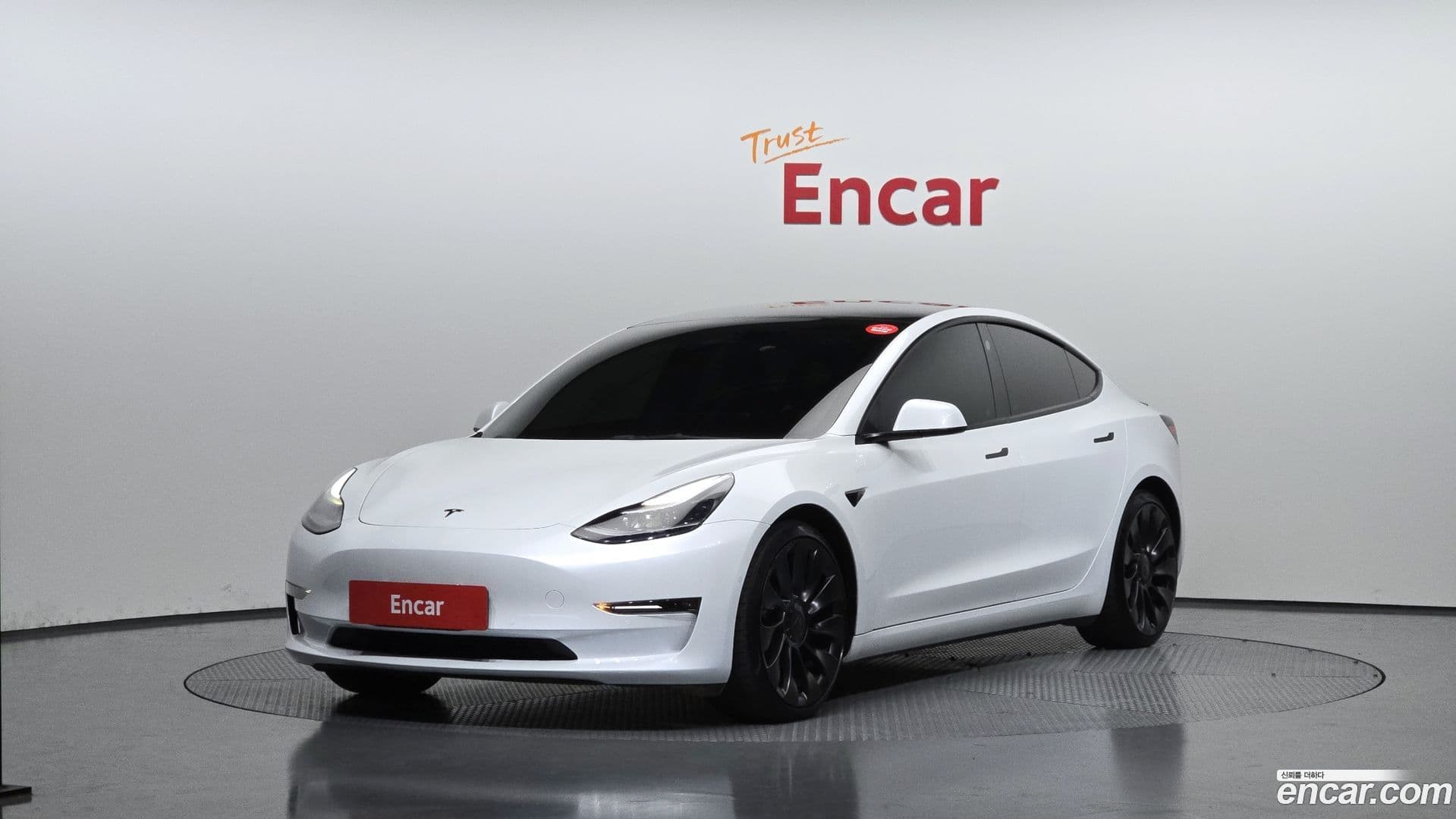 Main__Slider__Photo:Model 3 Tesla 2022.8-0