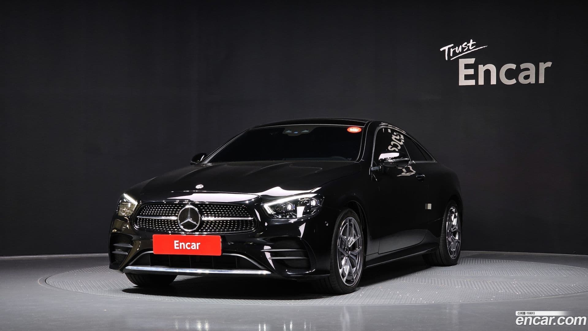 Main__Slider__Photo:E-Class Mercedes-Benz 2023.11-0