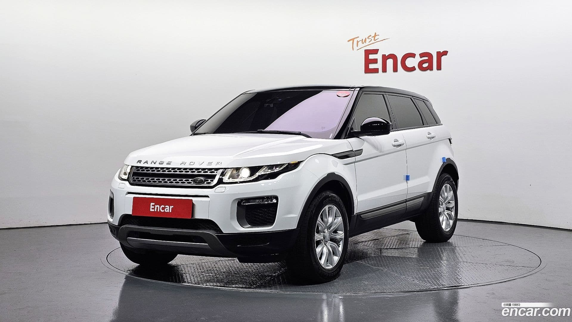 Main__Slider__Photo:Range Rover Evoque Land Rover 2017.4-0