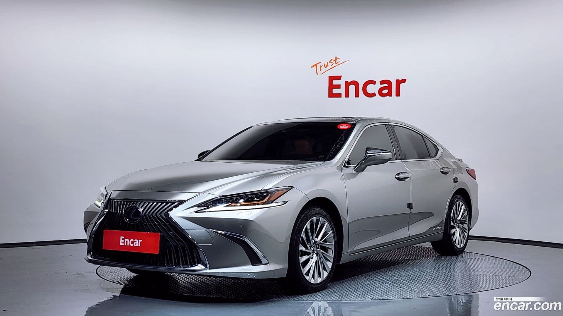 Main__Slider__Photo:ES Lexus 2021.3-0