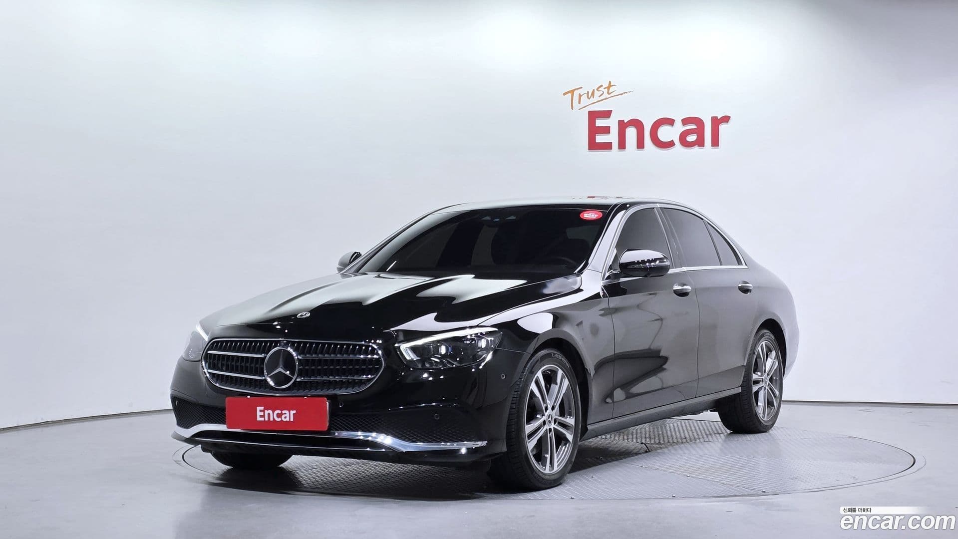 Main__Slider__Photo:E-Class Mercedes-Benz 2022.4-0