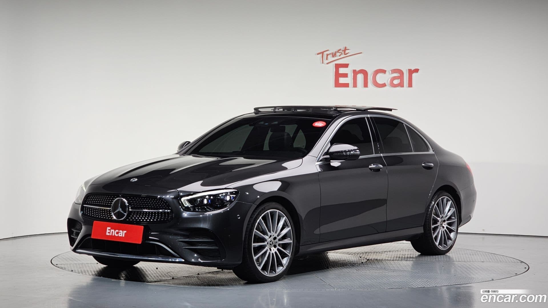 Main__Slider__Photo:E-Class Mercedes-Benz 2020.9-0