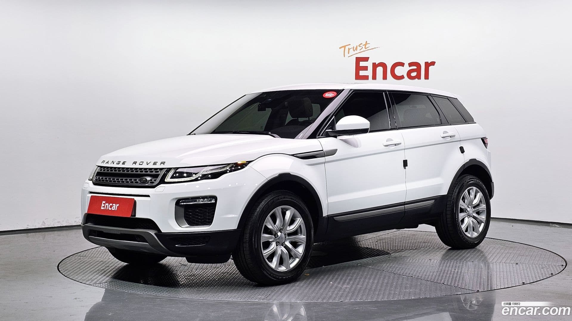 Main__Slider__Photo:Range Rover Evoque Land Rover 2017.6-0