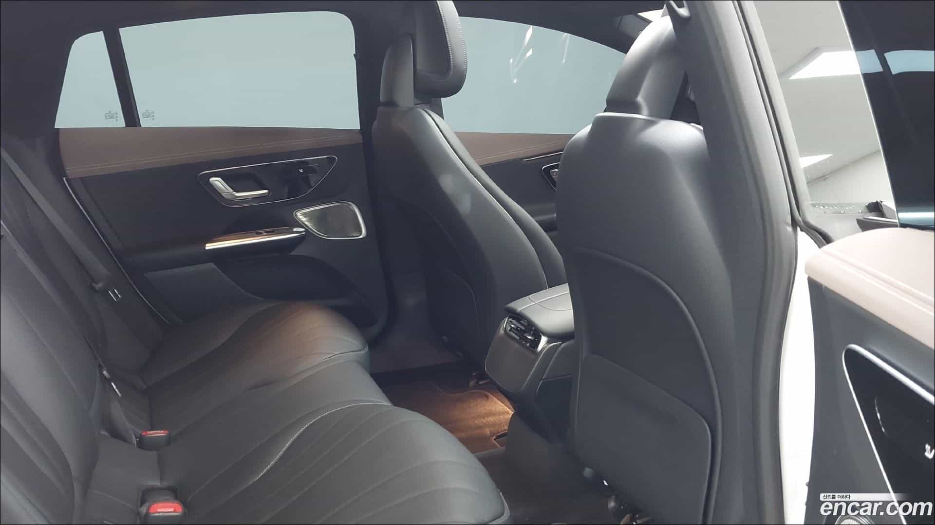EQE Mercedes-Benz 2023.1-INNER-010