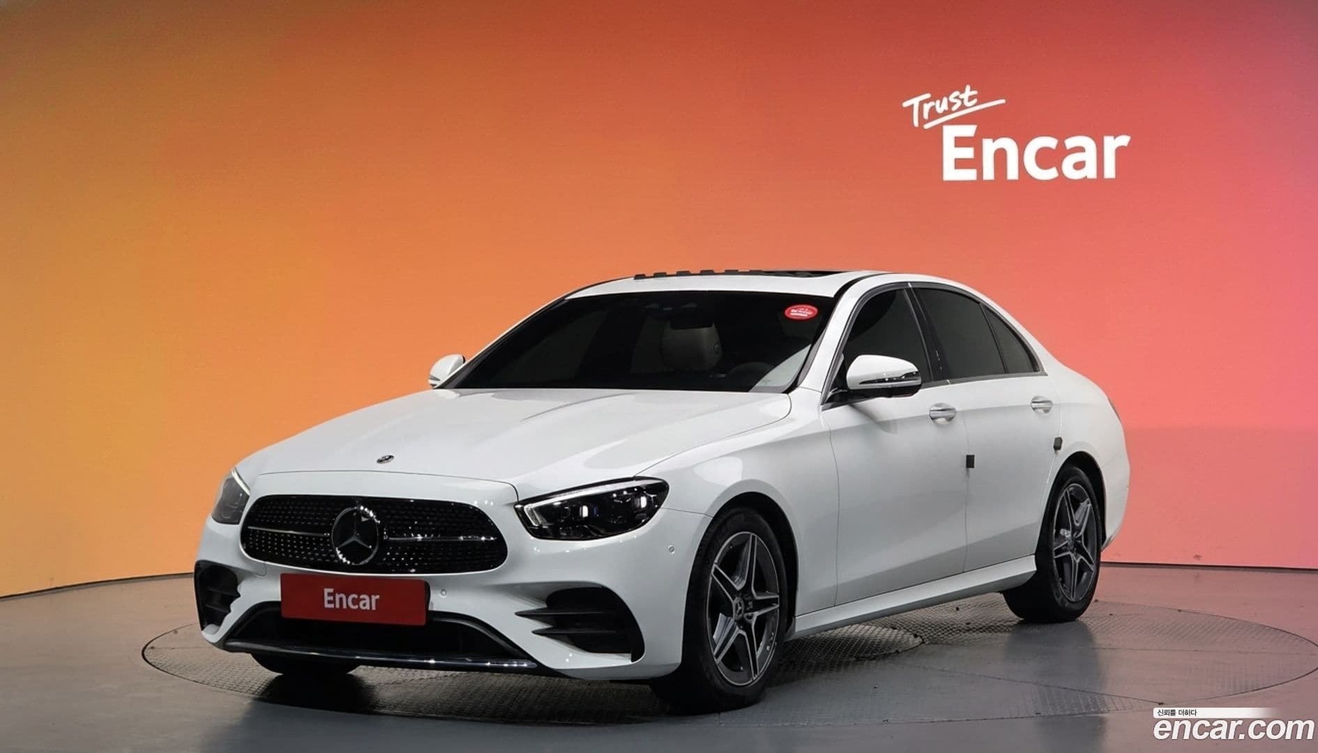 Main__Slider__Photo:E-Class Mercedes-Benz 2023.6-0