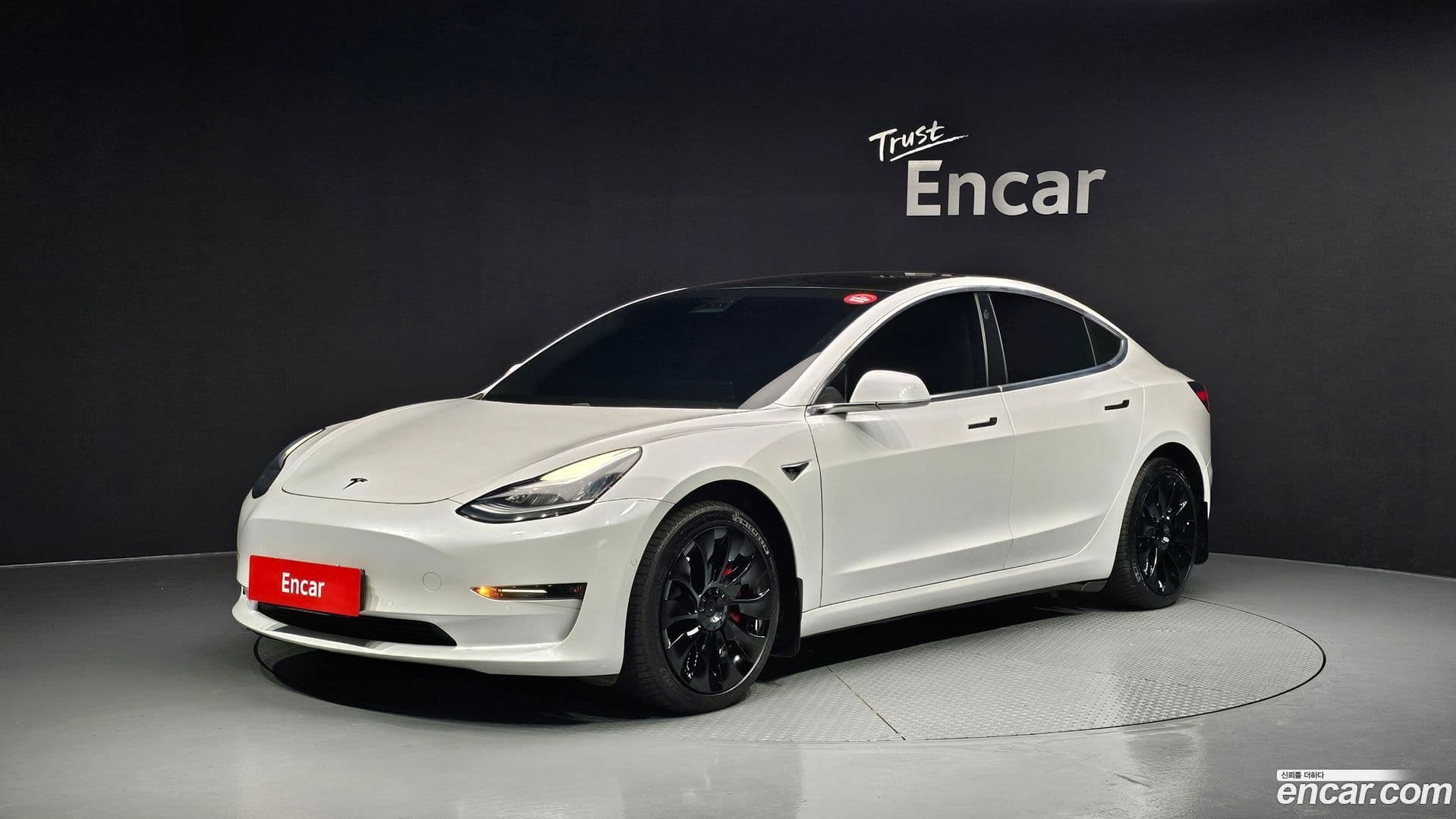 Main__Slider__Photo:Model 3 Tesla 2020.5-0
