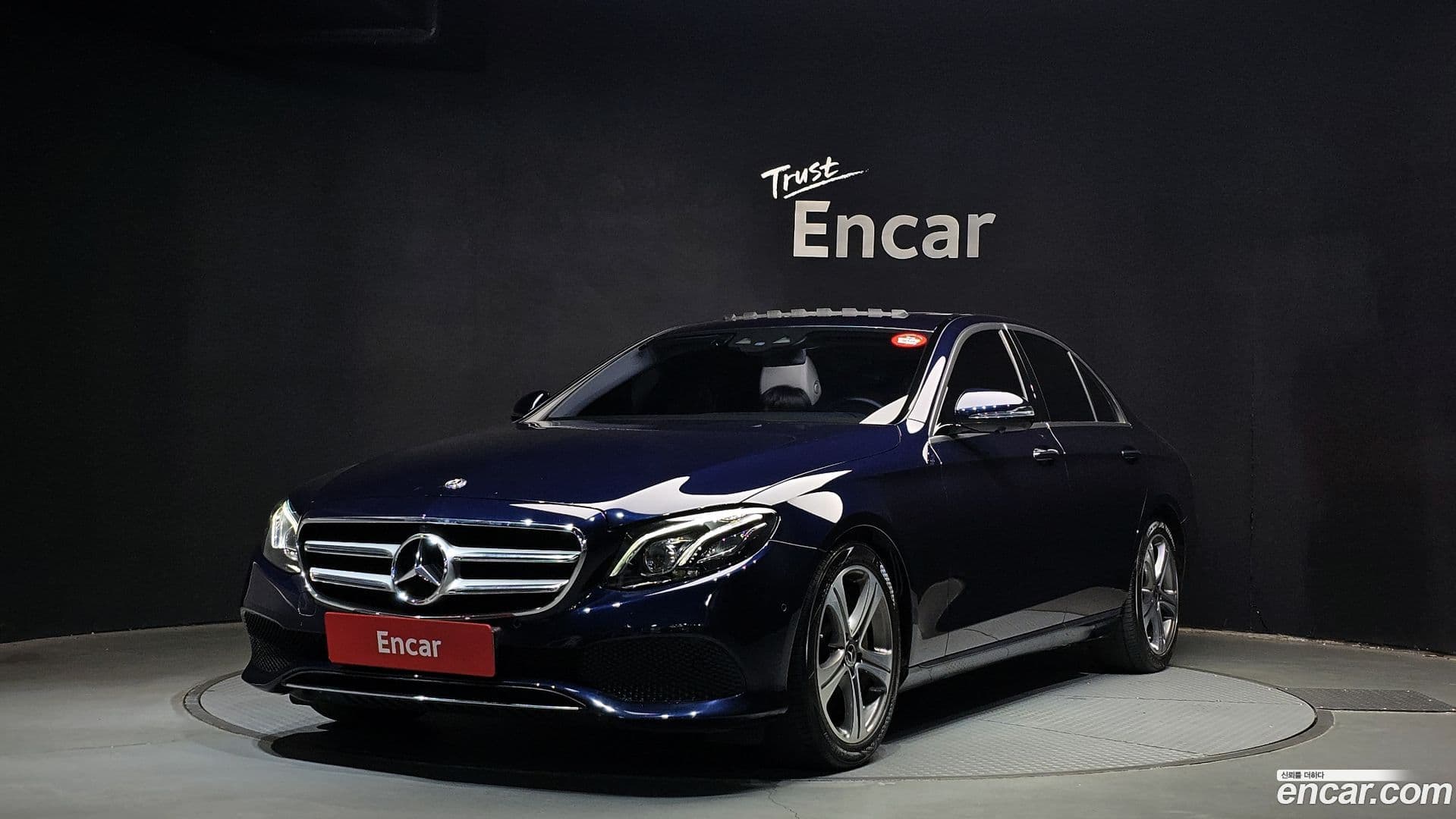 Main__Slider__Photo:E-Class Mercedes-Benz 2018.4-0