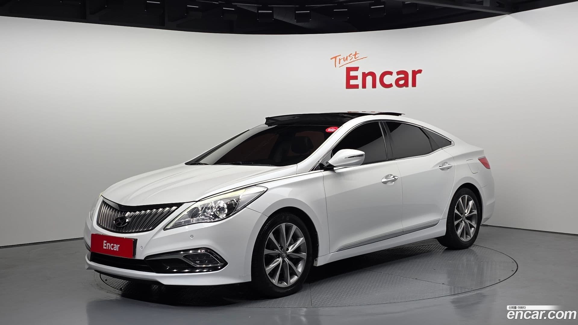 Main__Slider__Photo:Grandeur Hyundai 2015.3-0