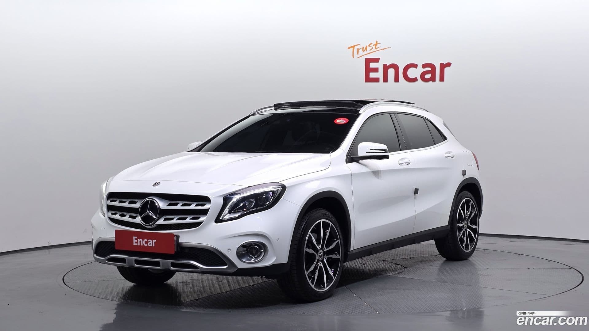 Main__Slider__Photo:GLA-Class Mercedes-Benz 2018.10-0