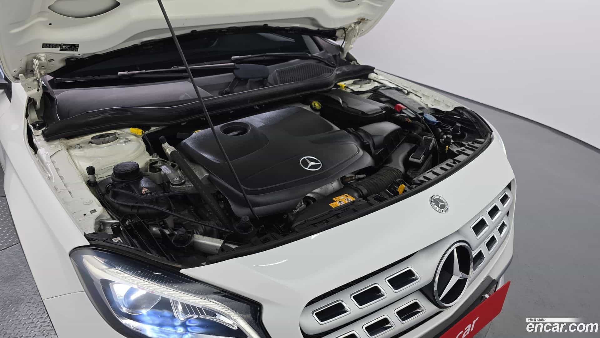 GLA-Class Mercedes-Benz 2018.10-INNER-006