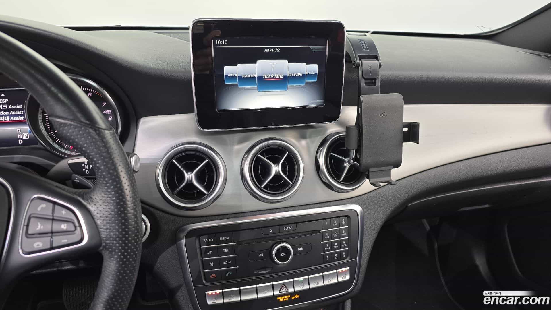 GLA-Class Mercedes-Benz 2018.10-OPTION-018