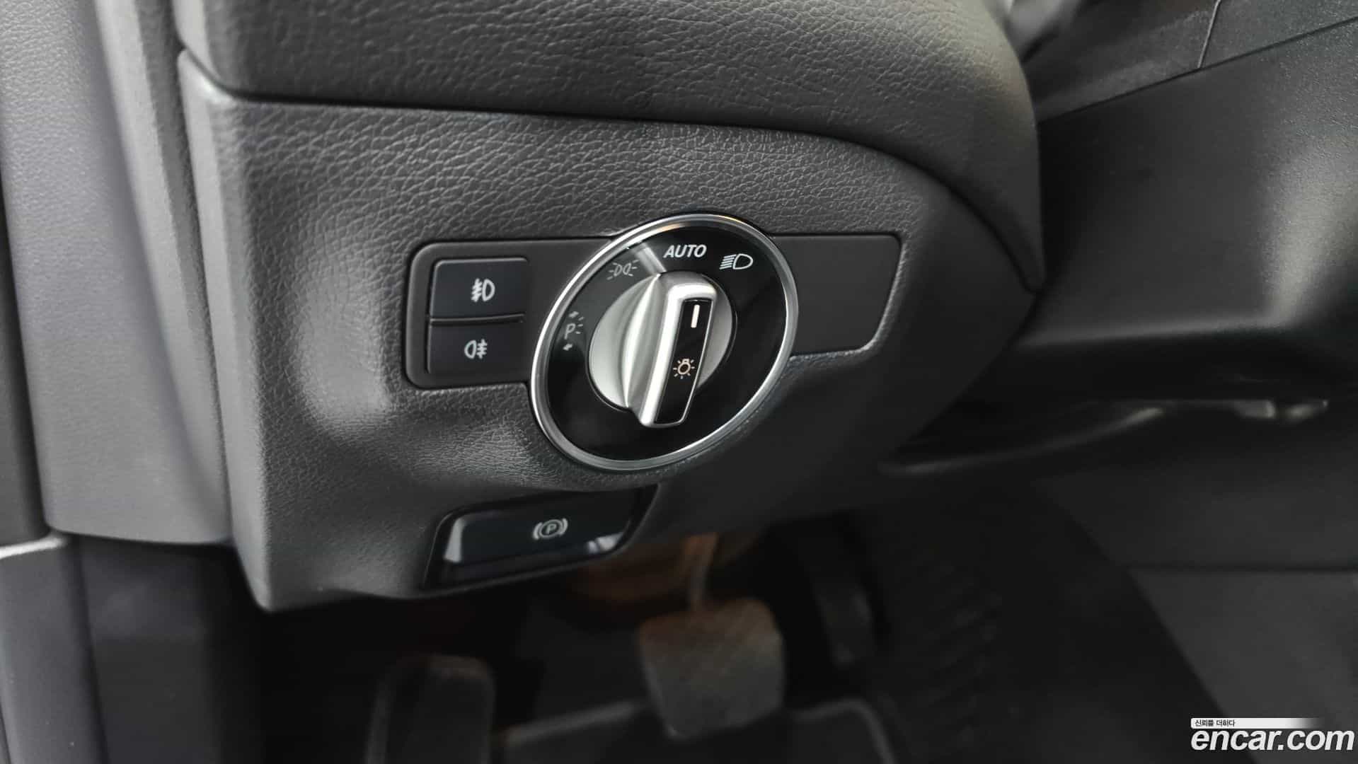GLA-Class Mercedes-Benz 2018.10-OPTION-021