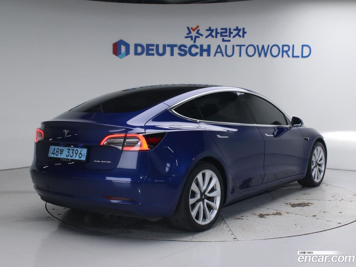 Main__Slider__Photo:Model 3 Tesla 2020.8-0
