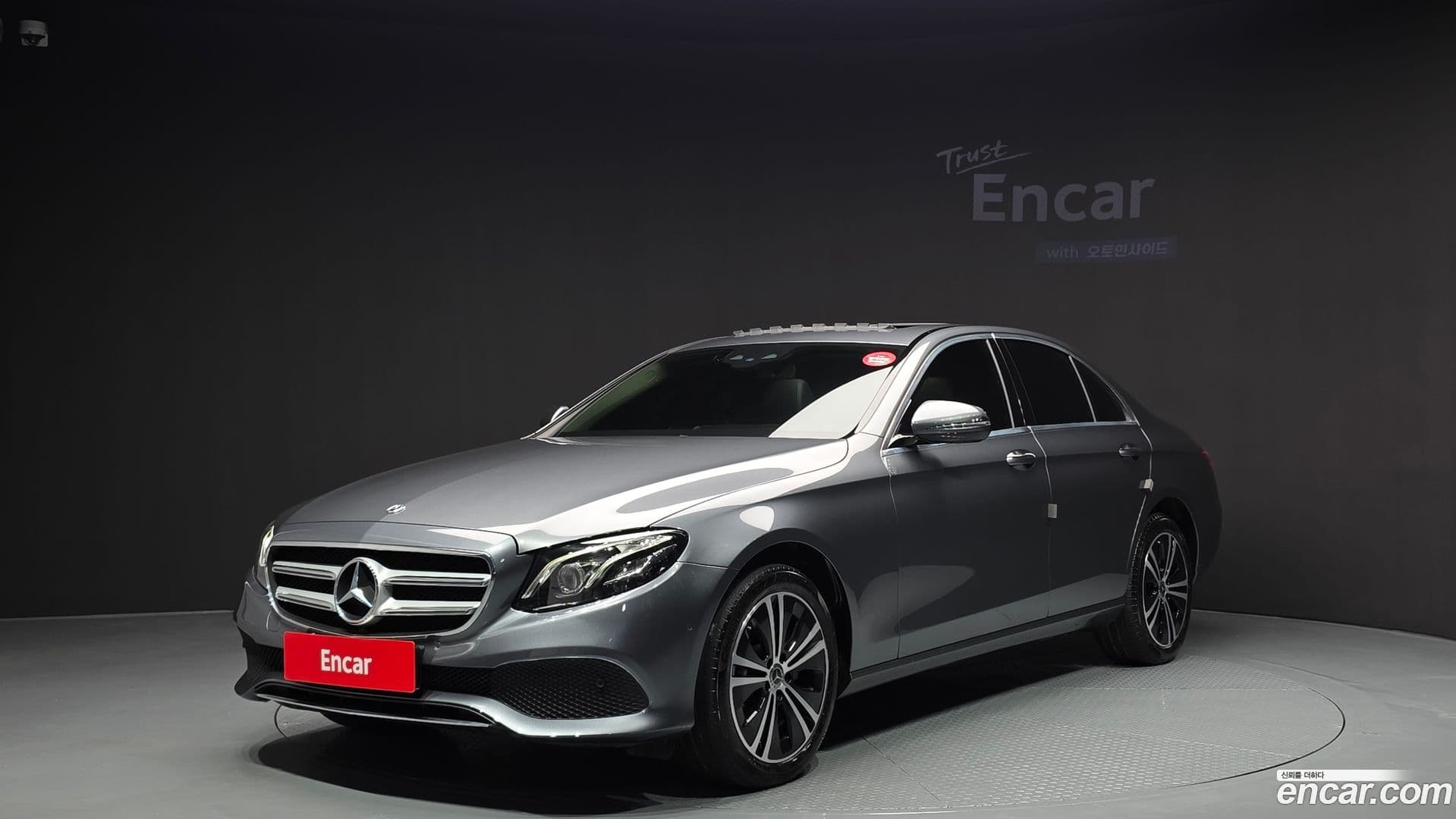 Main__Slider__Photo:E-Class Mercedes-Benz 2020.8-0