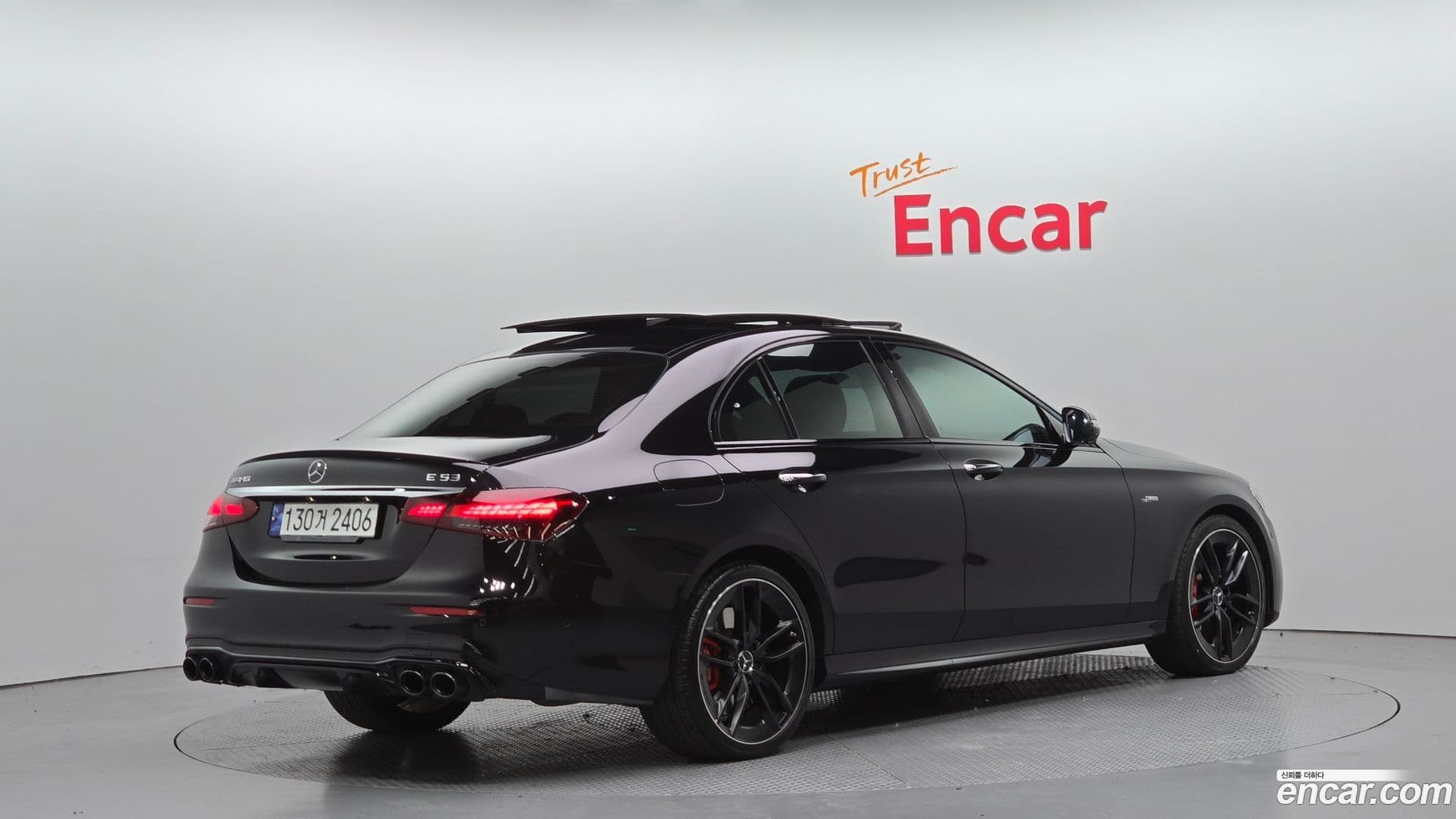 Main__Slider__Photo:E-Class Mercedes-Benz 2023.5-0