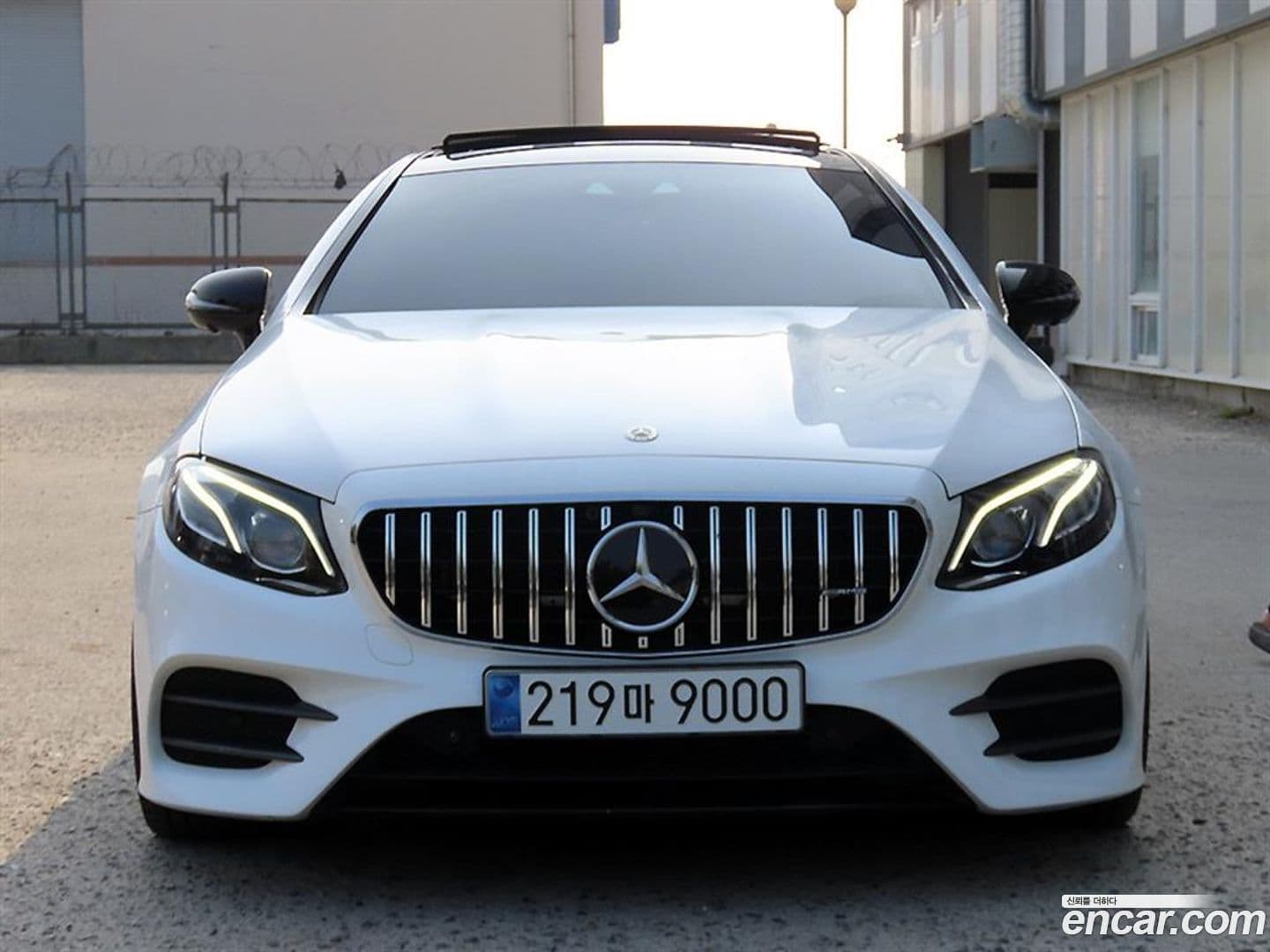 Main__Slider__Photo:E-Class Mercedes-Benz 2019.7-0