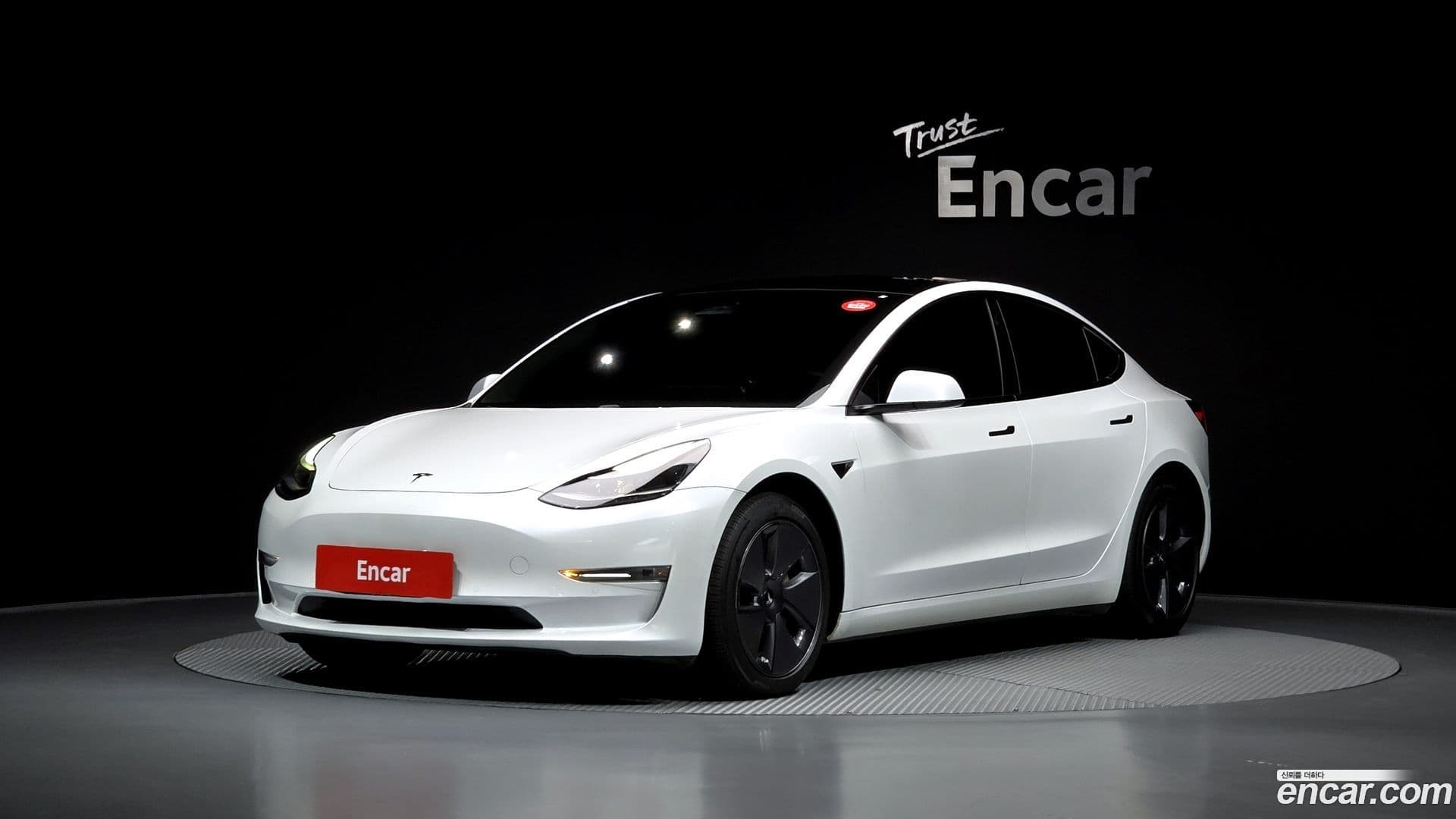 Main__Slider__Photo:Model 3 Tesla 2021.10-0