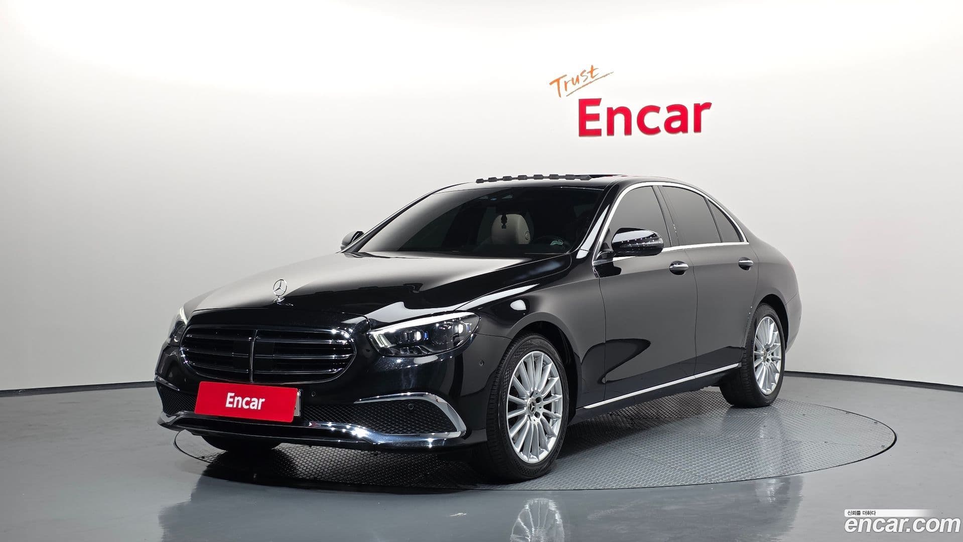 Main__Slider__Photo:E-Class Mercedes-Benz 2021.7-0