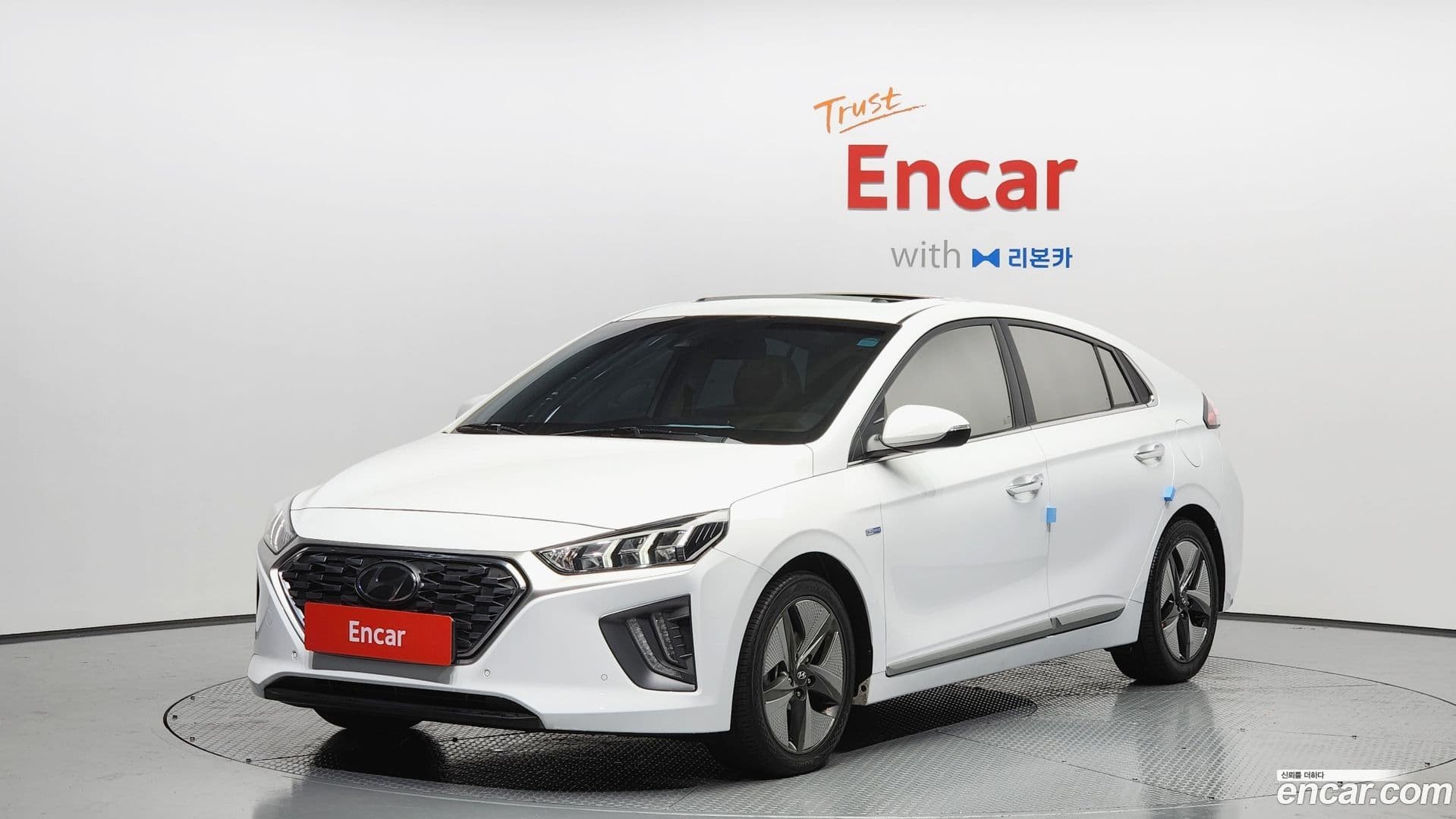 Main__Slider__Photo:Ioniq Hyundai 2019.5-0
