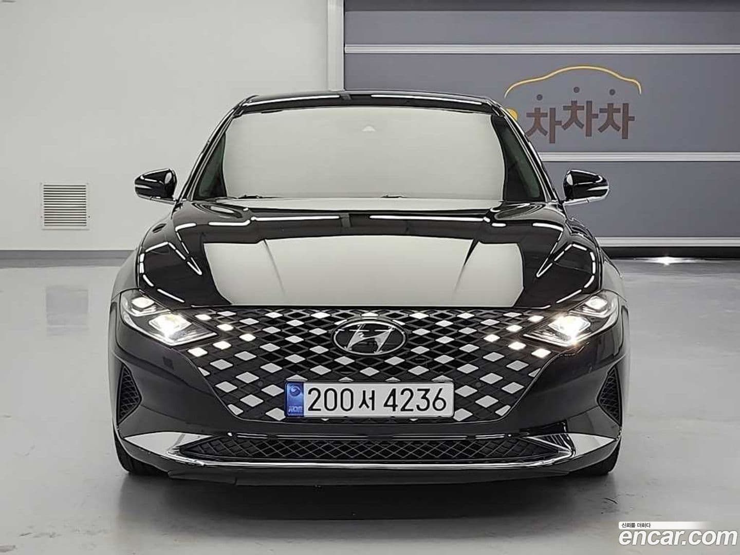 Main__Slider__Photo:Grandeur Hyundai 2021.4-0