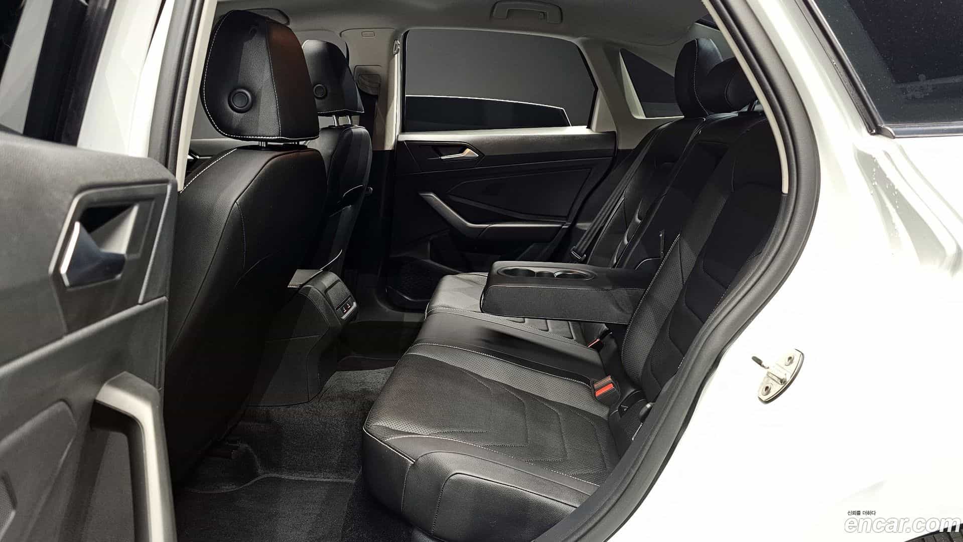 Jetta Volkswagen 2023.8-OPTION-016