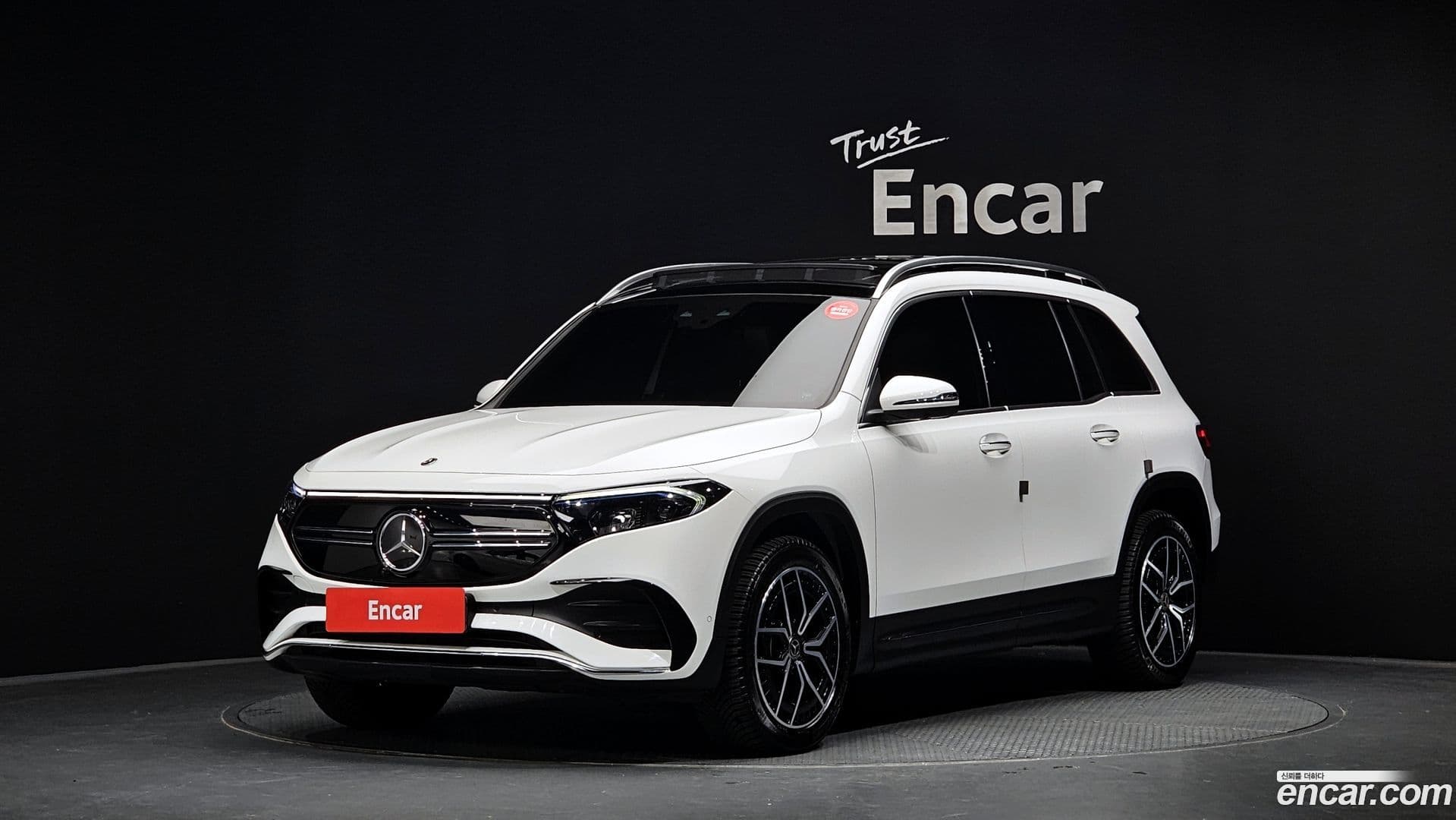 Main__Slider__Photo:EQB Mercedes-Benz 2023.10-0