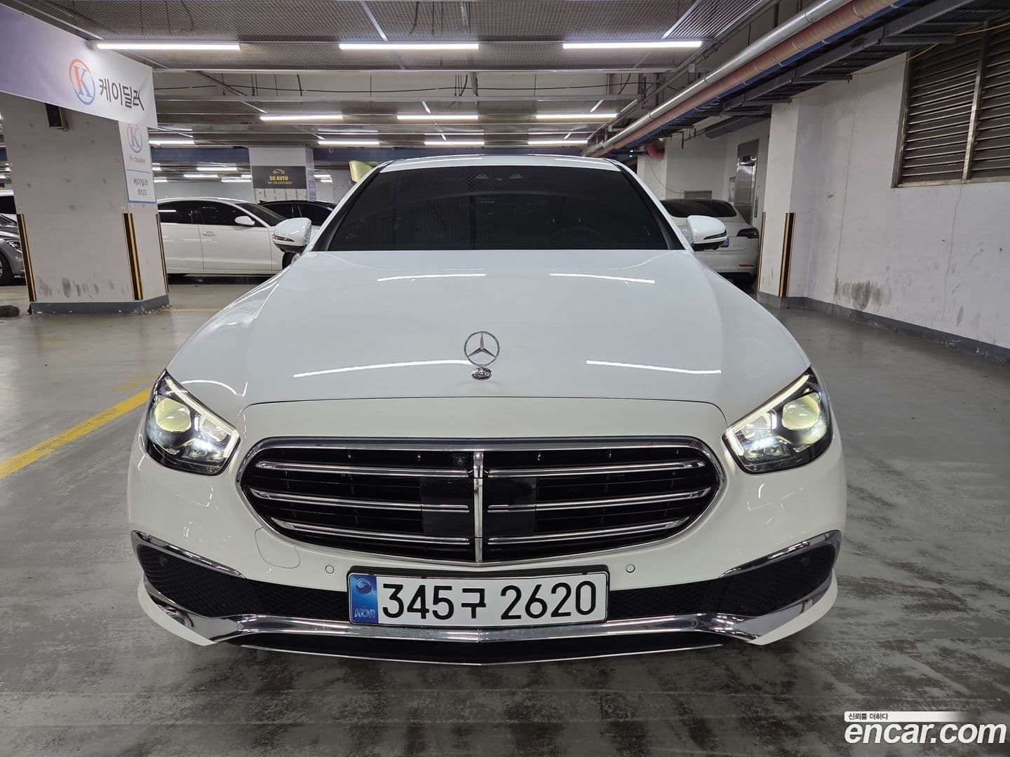 Main__Slider__Photo:E-Class Mercedes-Benz 2023.8-0