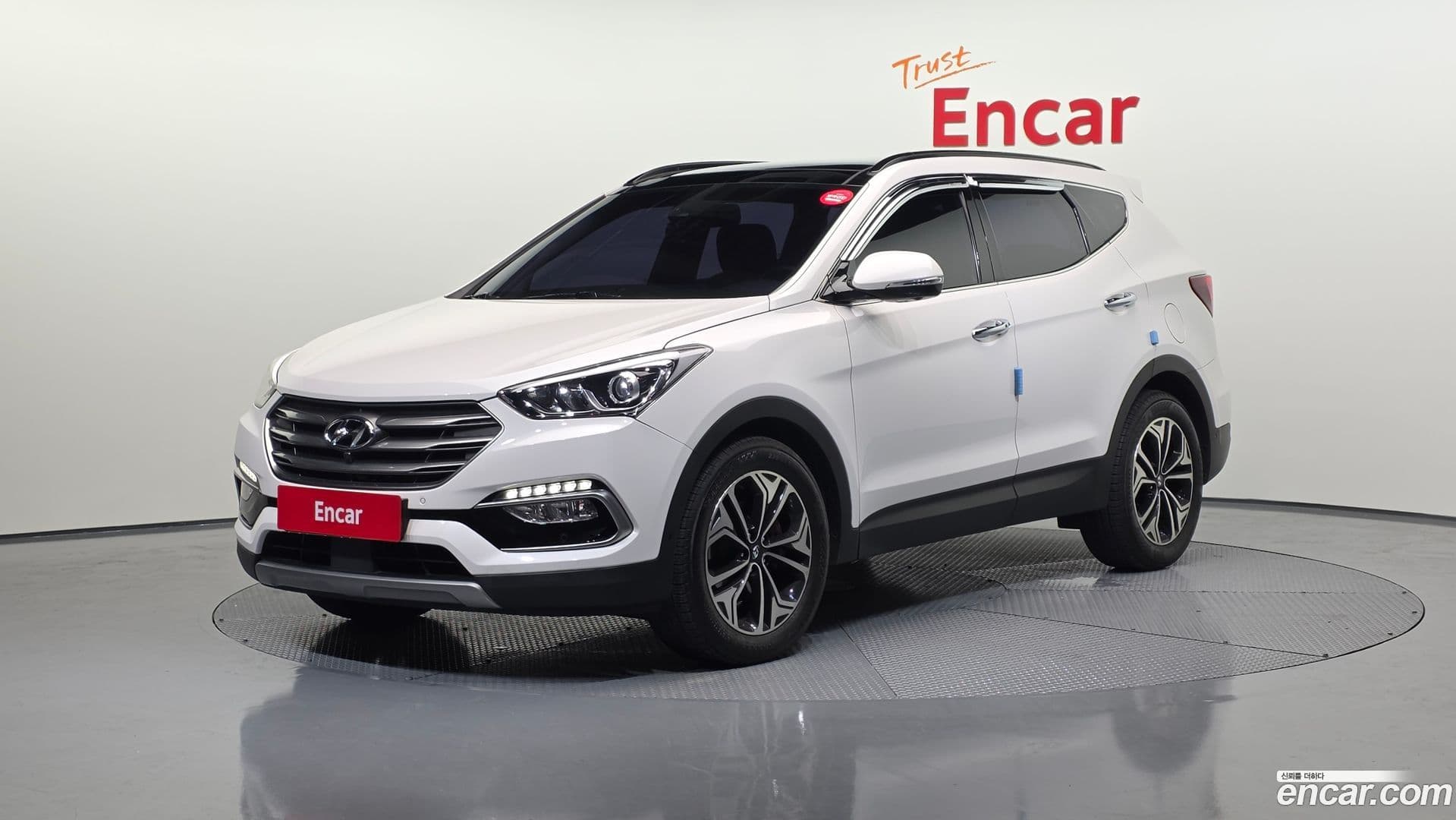 Main__Slider__Photo:Santafe Hyundai 2015.7-0
