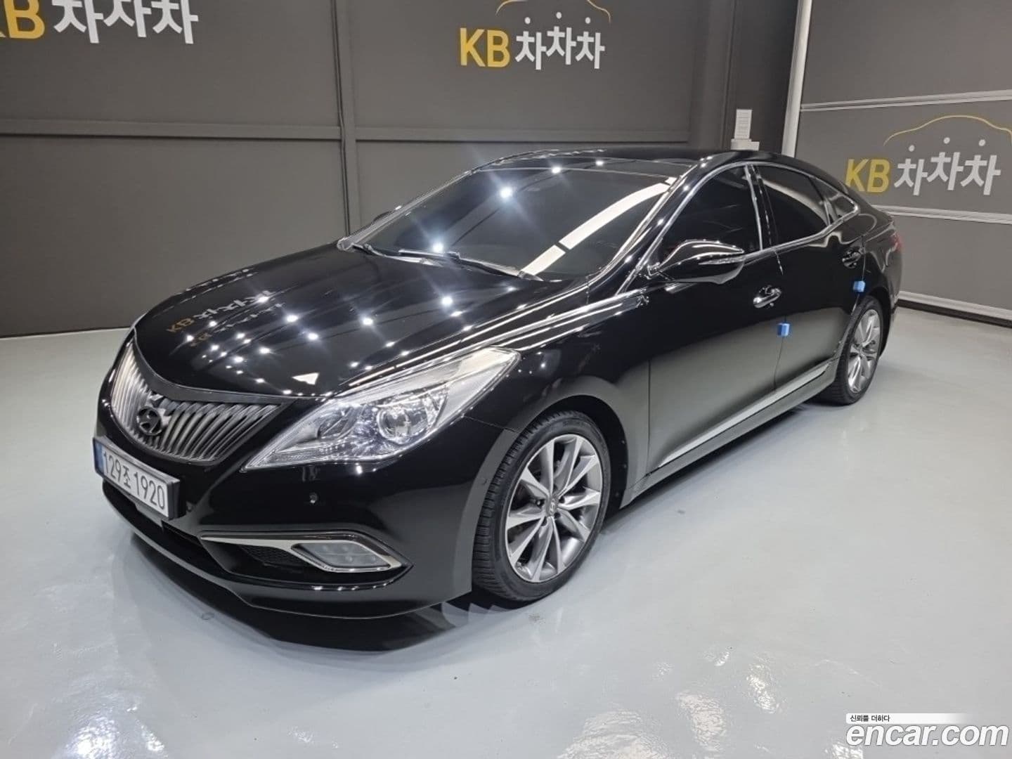 Main__Slider__Photo:Grandeur Hyundai 2015.3-0
