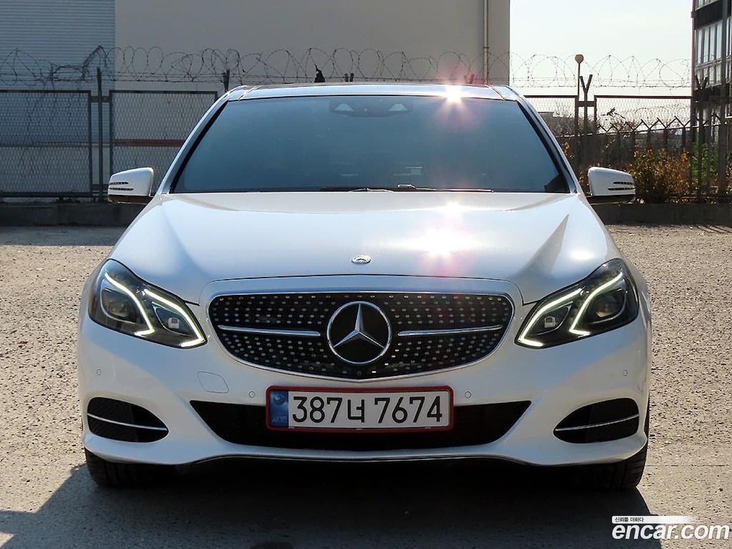 Main__Slider__Photo:E-Class Mercedes-Benz 2015.0-0
