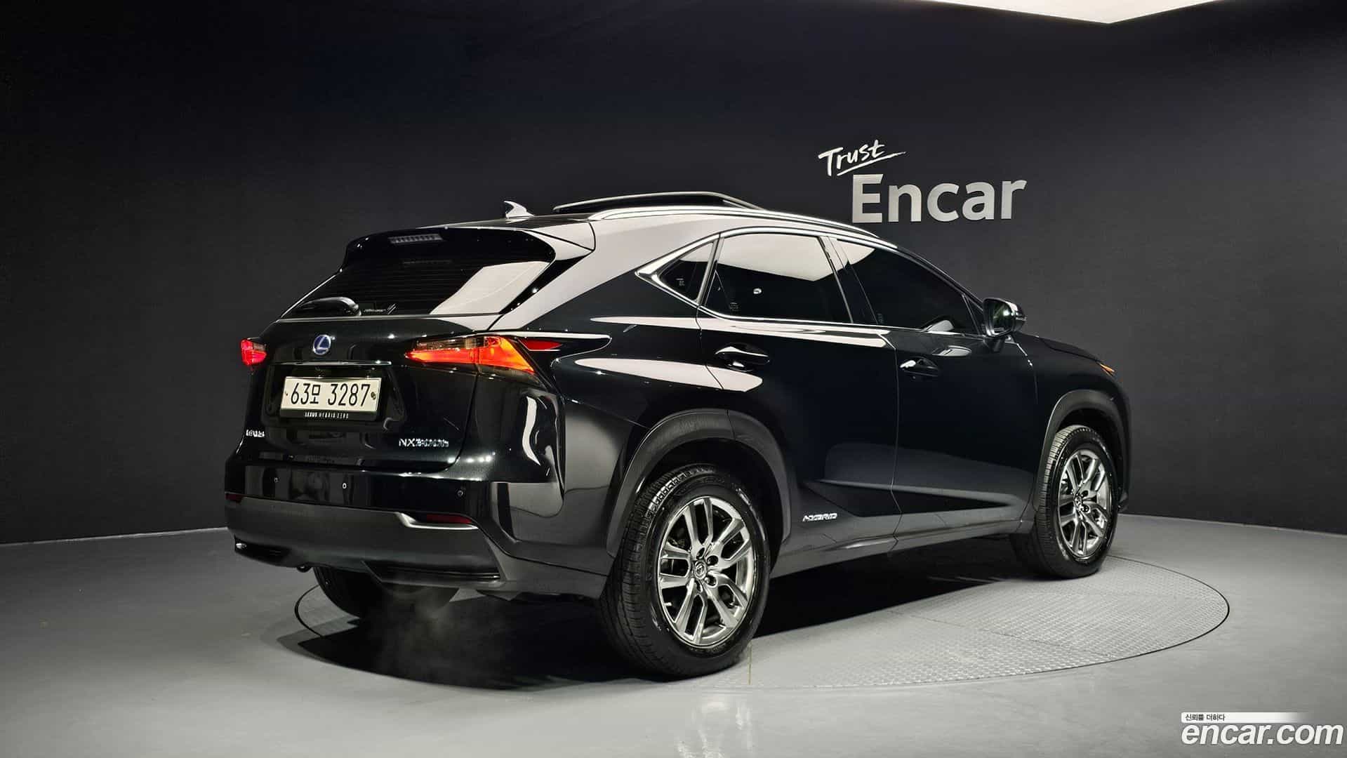 NX Lexus 2017.3-OUTER-002