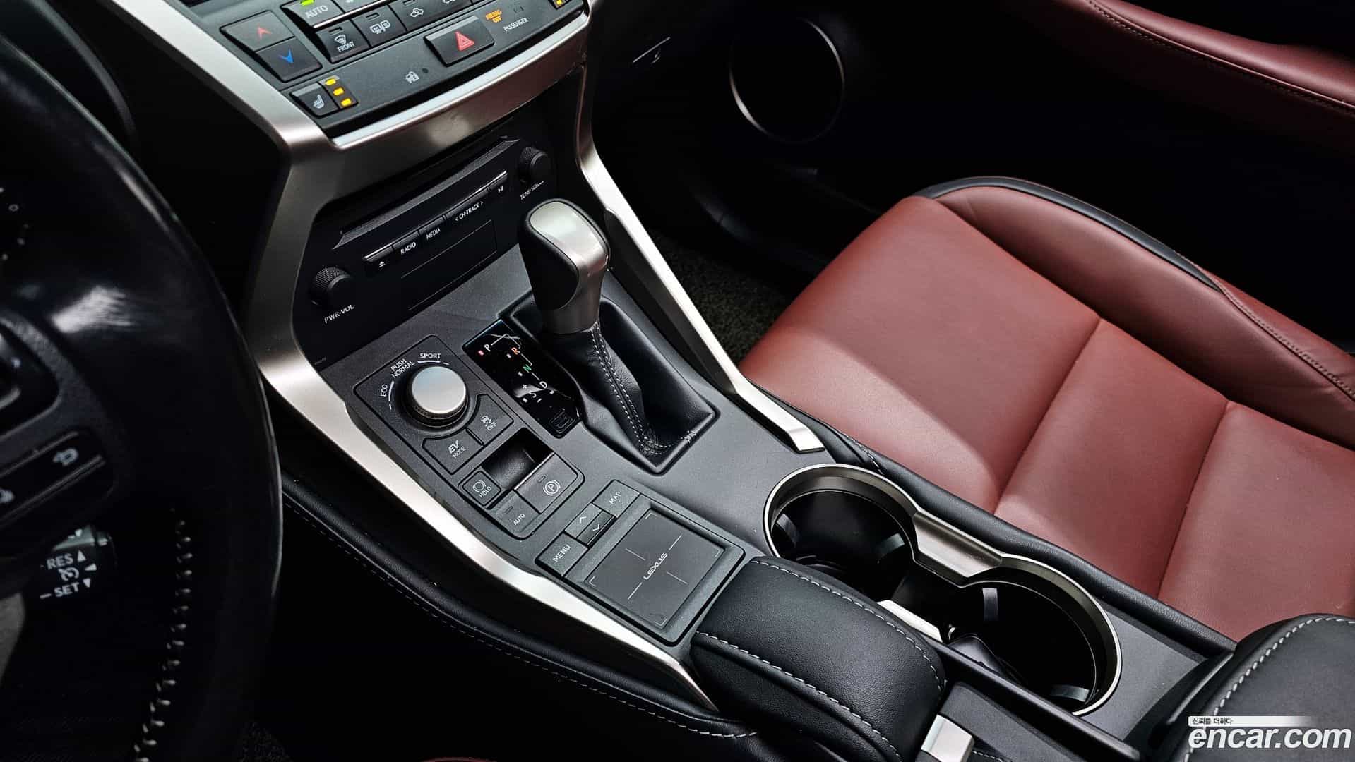 NX Lexus 2017.3-INNER-009