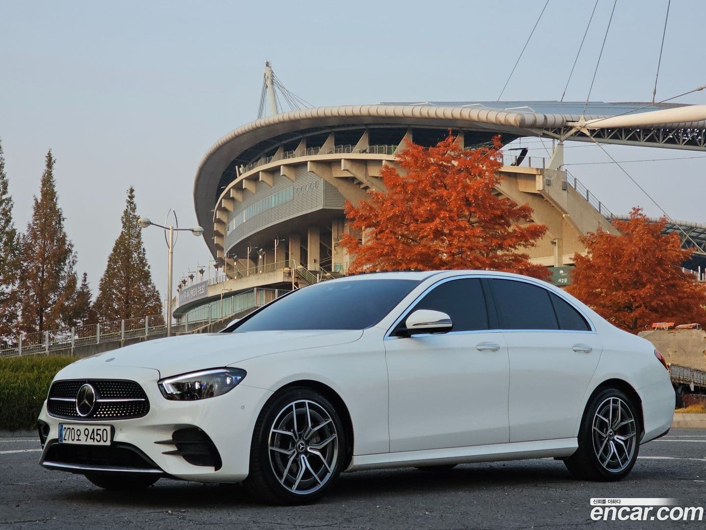 Main__Slider__Photo:E-Class Mercedes-Benz 2020.9-0