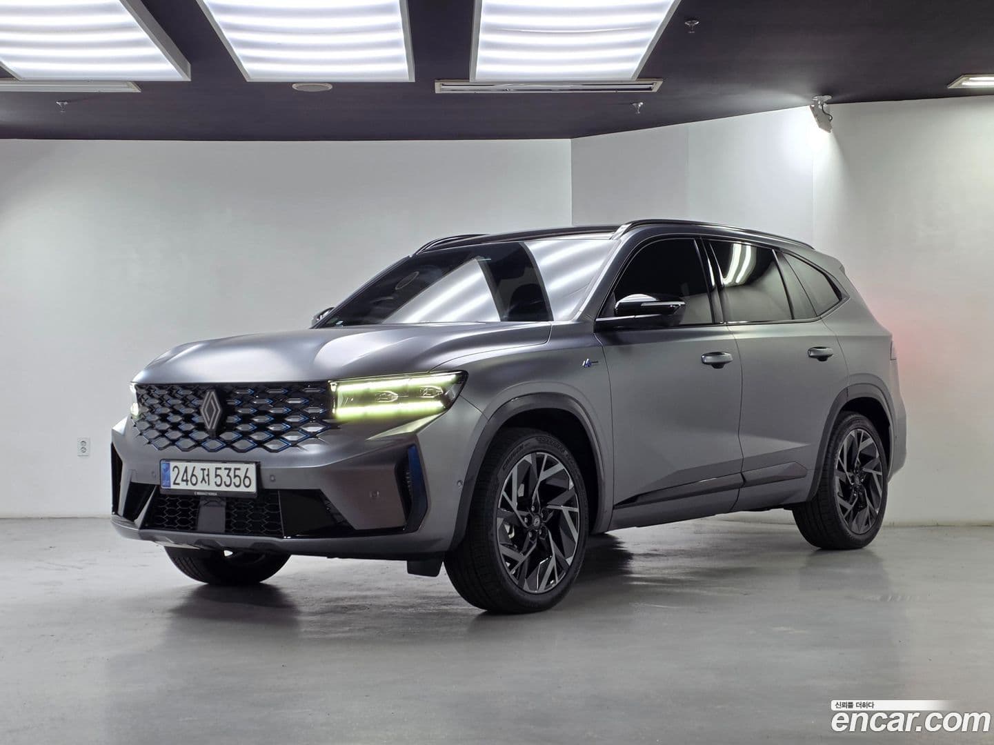 Main__Slider__Photo:Grand Koleos Renault Korea 2024.9-0
